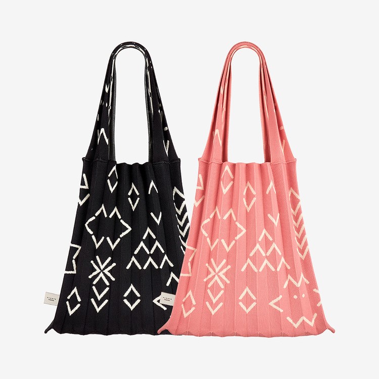 PLEATSMAMA Rebranding Edition Shoulder Bag (2色)