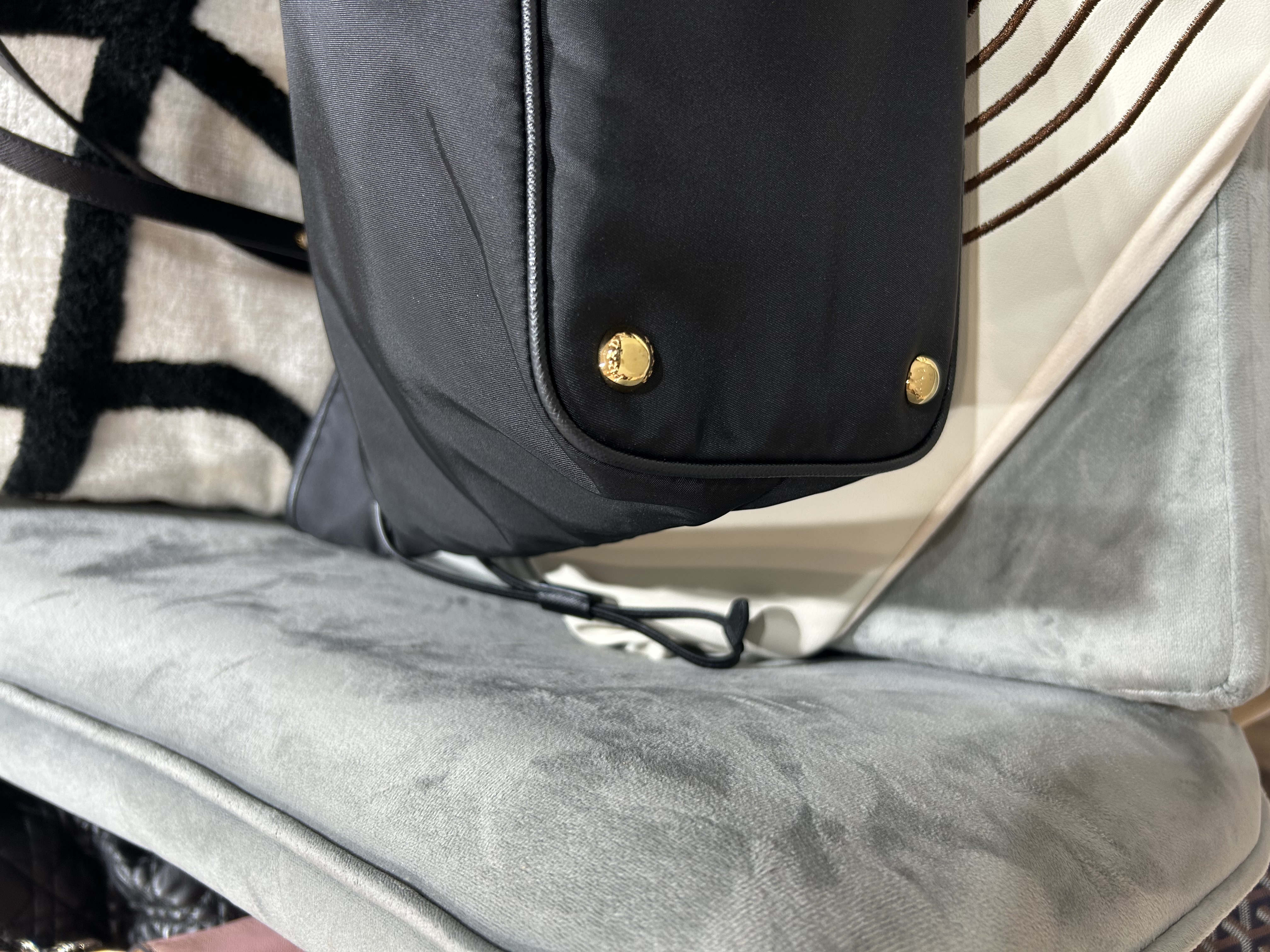 Prada Nylon Shoulder Tote Bag Black 100%Authentic,98%new ✅dust bag  