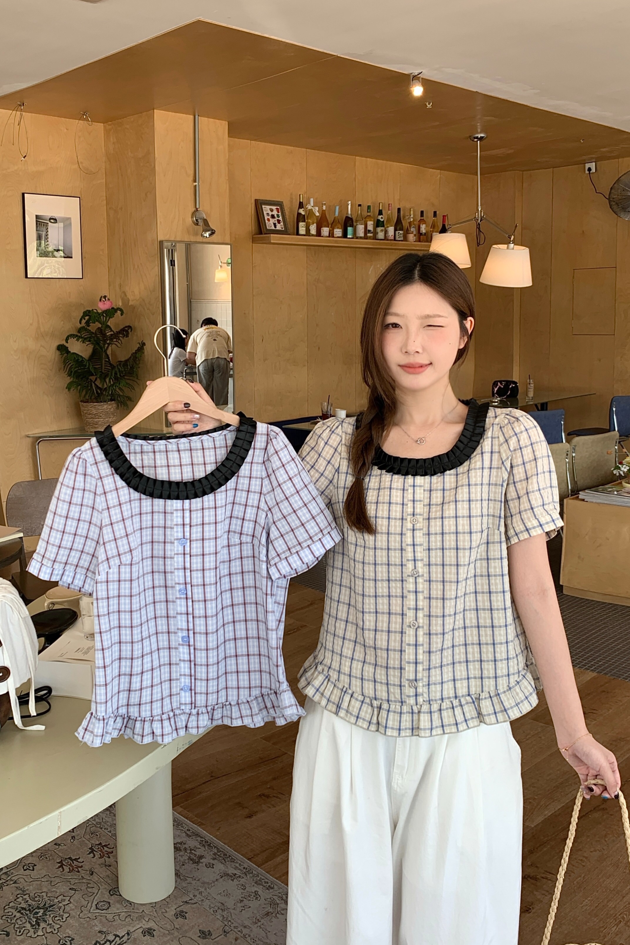 B223(80938) 法式精致格纹撞色黑木耳边领与下摆荷叶蓝卡其上衣