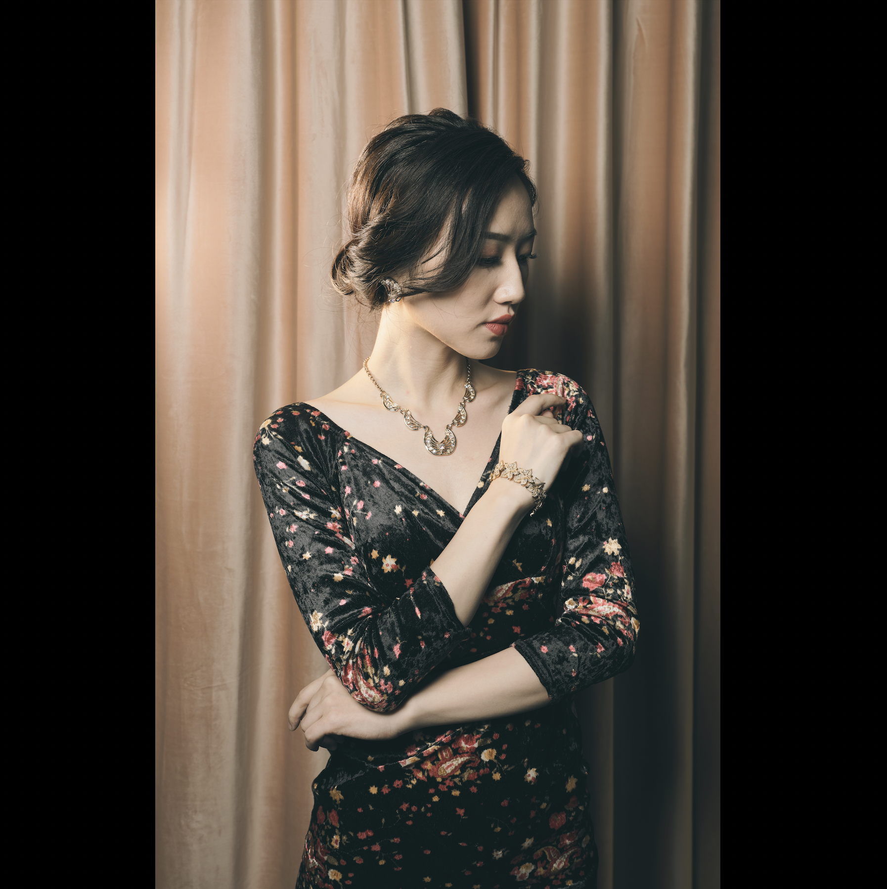 (Ready-Made)Lady in Velvet Flowery Bodycon Dress (FM141)