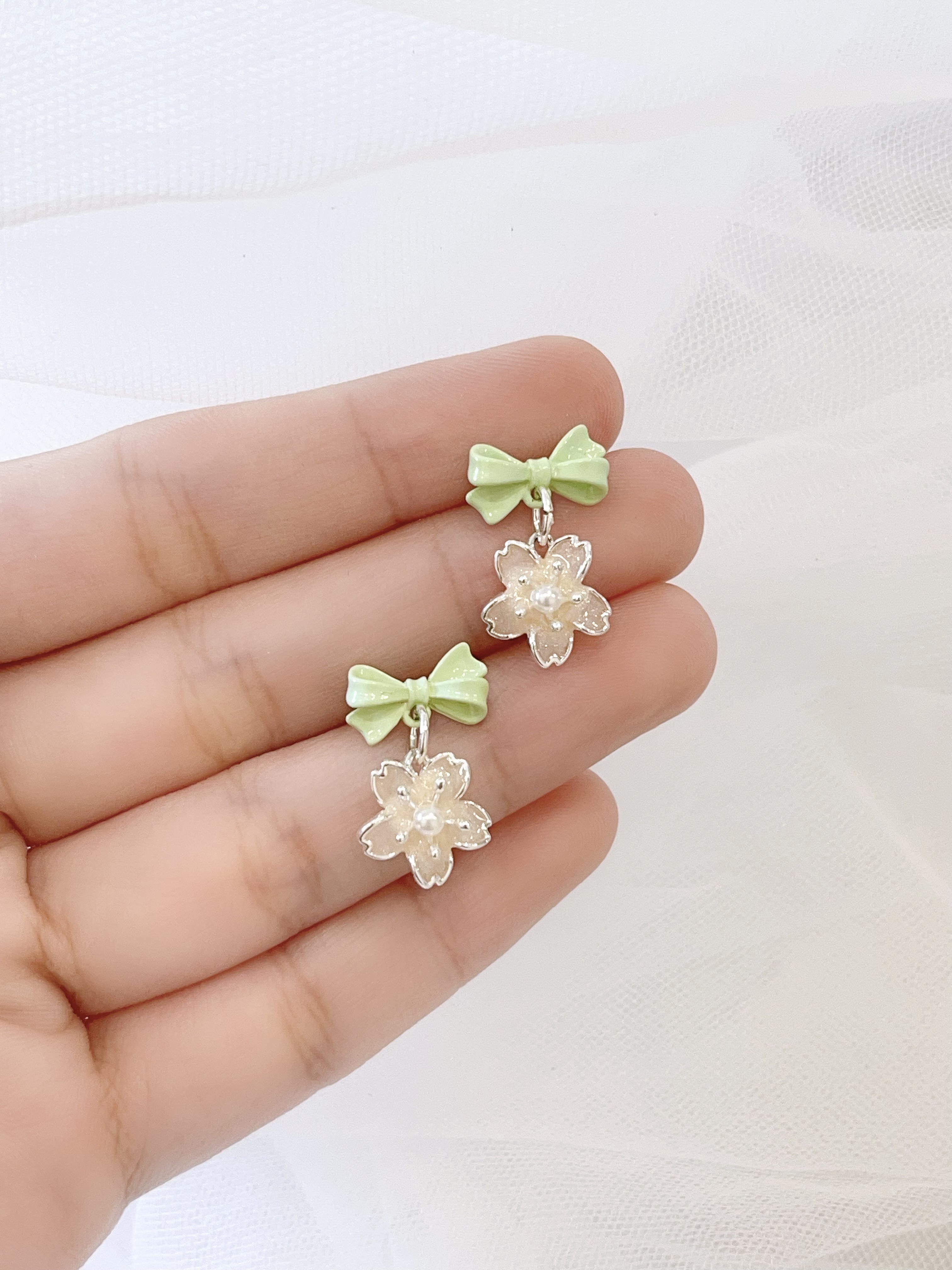 春日小花蝴蝶结耳环