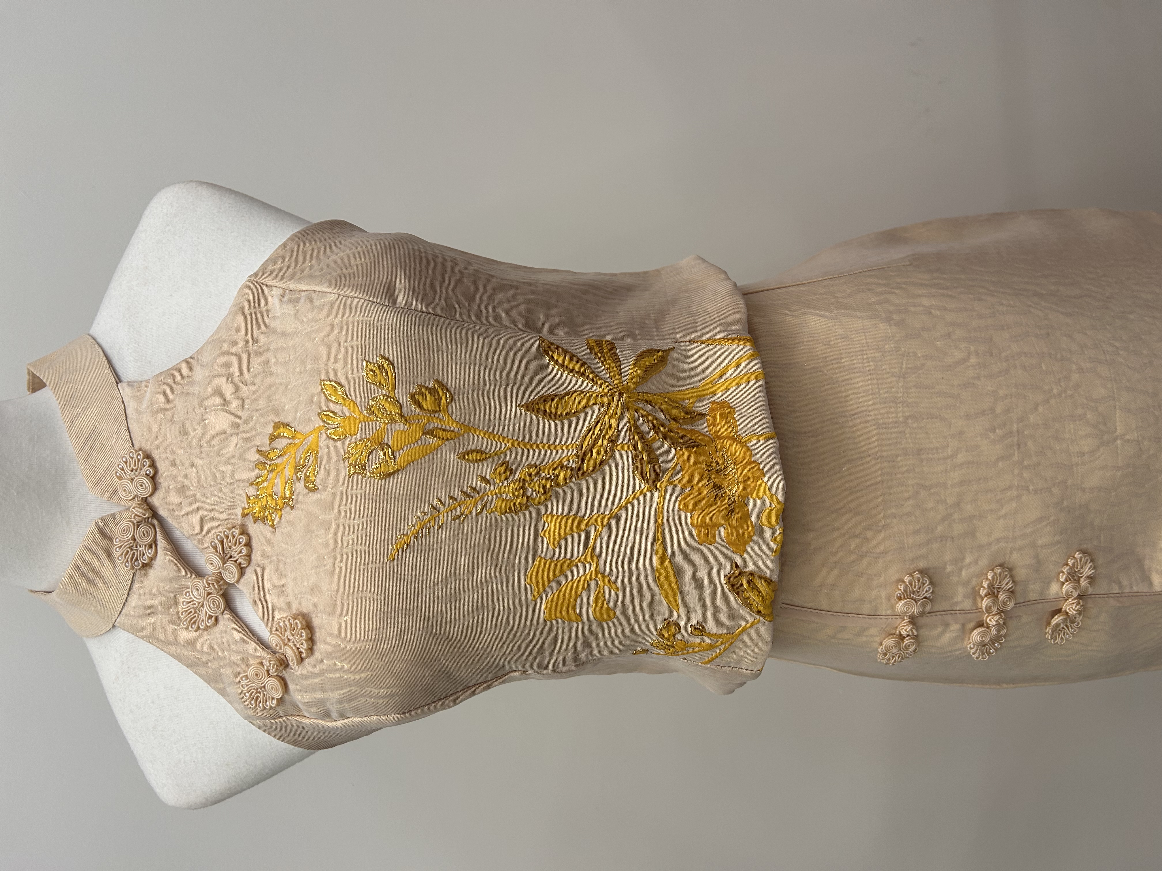 572.WB Cheong San Cut in Top & Skirt