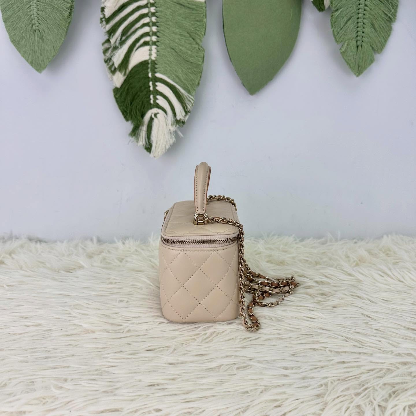 CHANEL 🤍PRE OWNED 23p Handle 杏色拼奶茶色金扣羊皮長盒子 晶片款 🤎