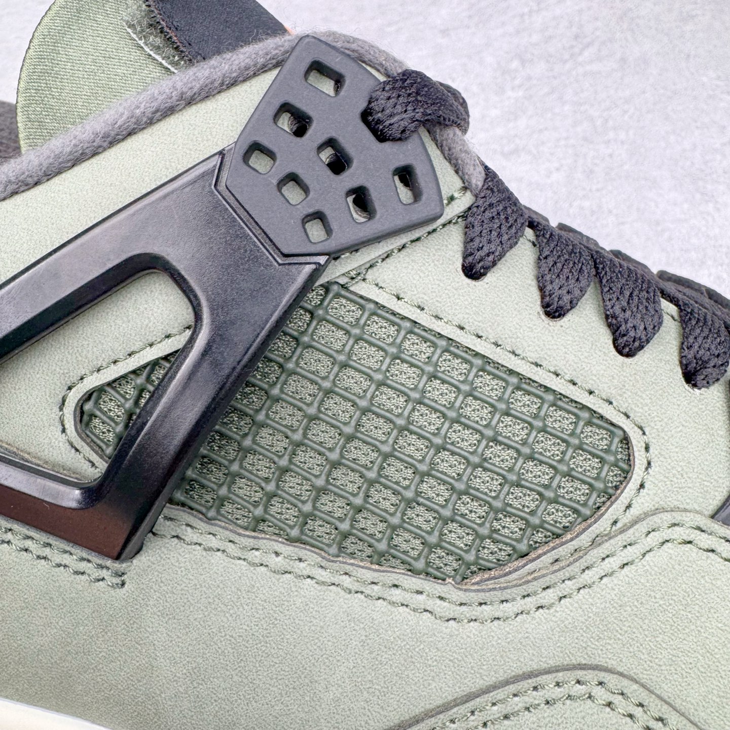 Undefeated x Nike Air Jordan 4 Retro IB1519-200