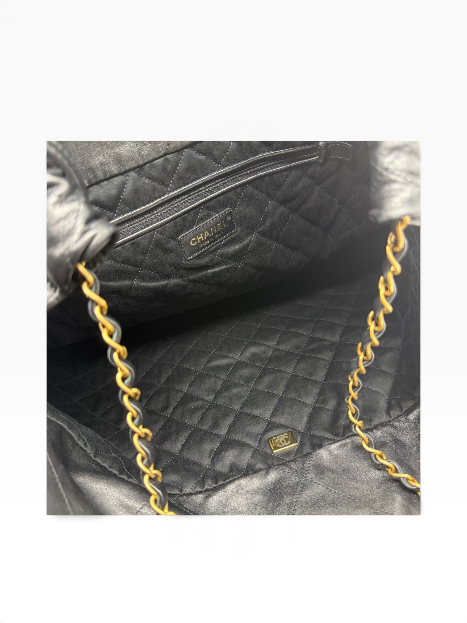 Pre owned chanel 22S black M10141