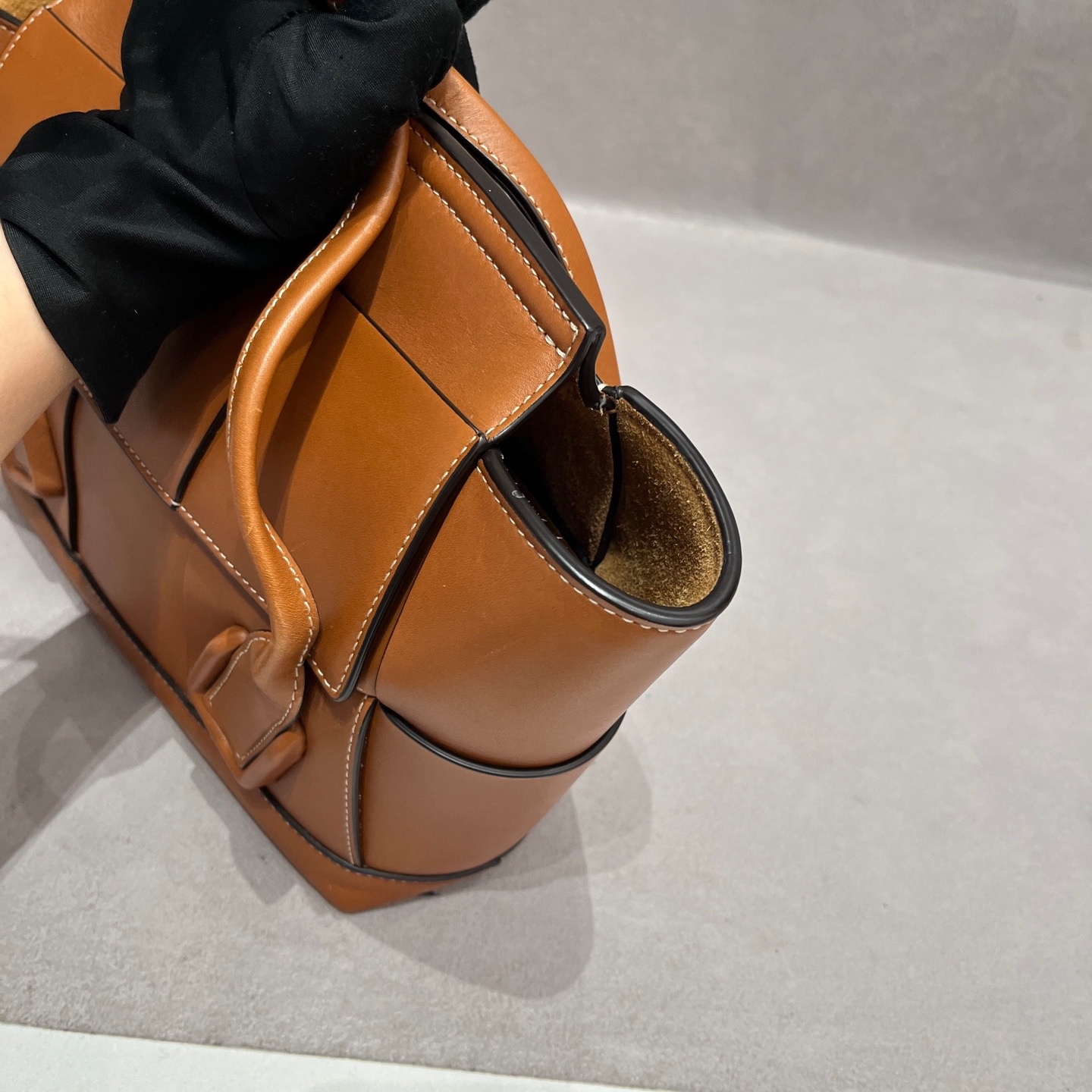 【預訂貨品】BV焦糖色編織牛皮tote