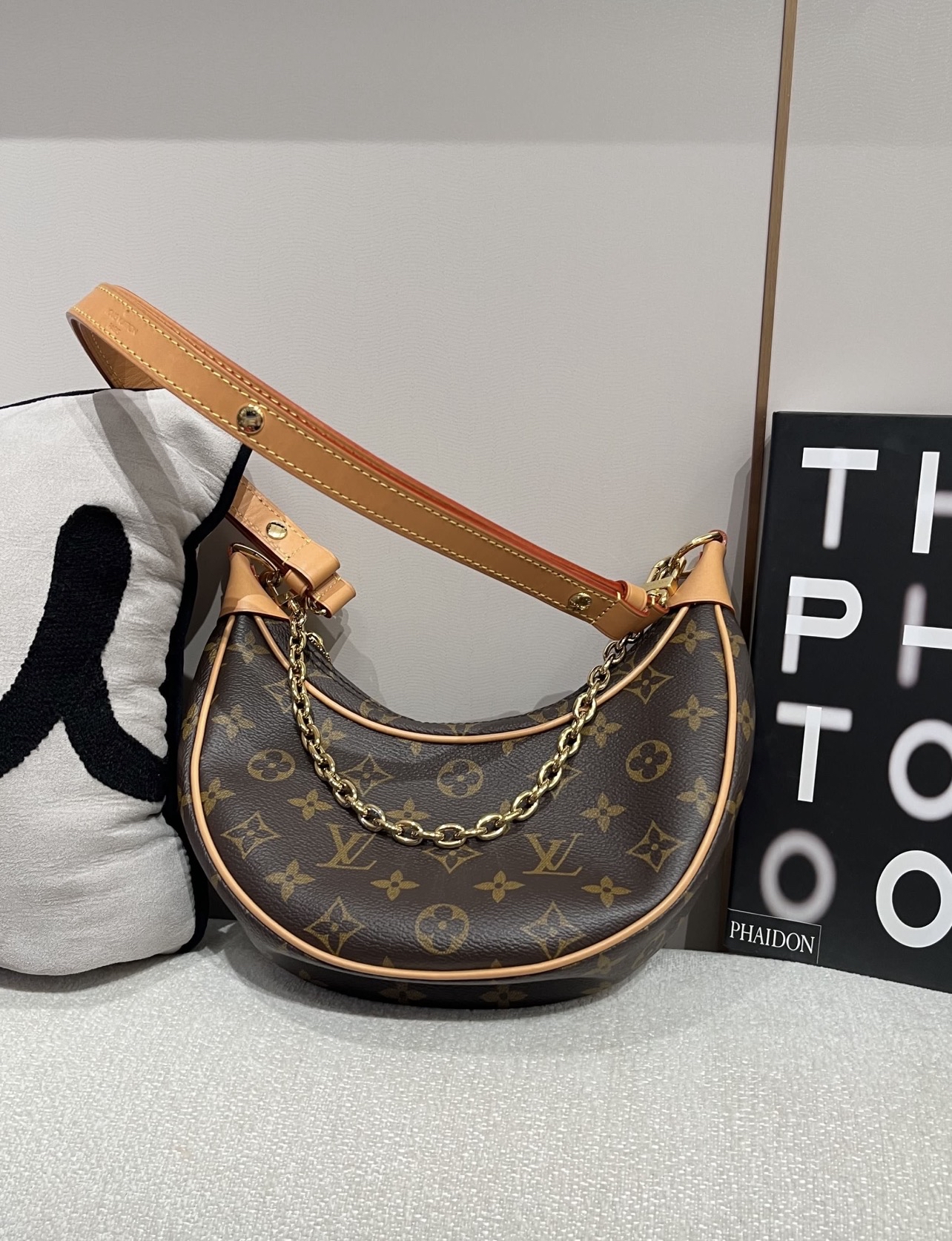 Lv loop hobo monogram M81098 ,100%Authentic, 98%new ✅Dust bag✅Box