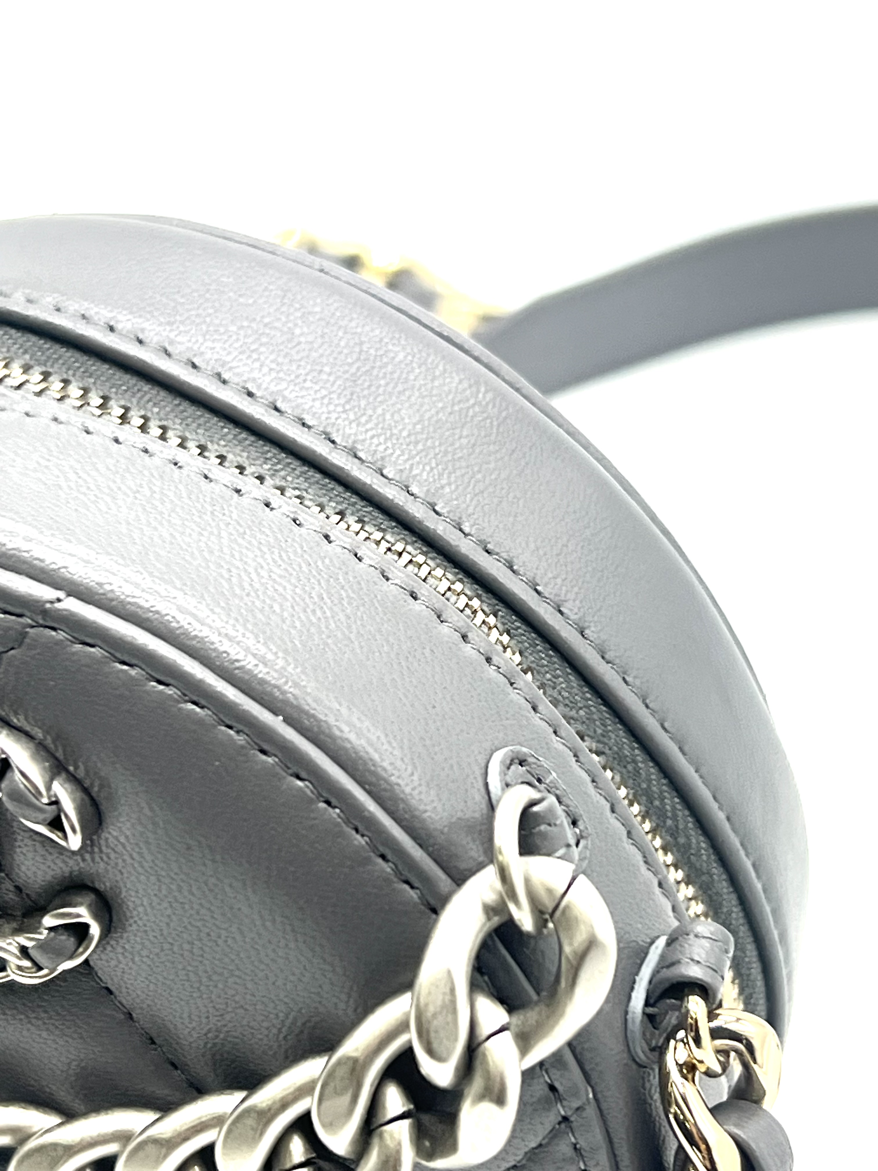 Pre-Owned CHANEL 19 / Product Code: 26051709
