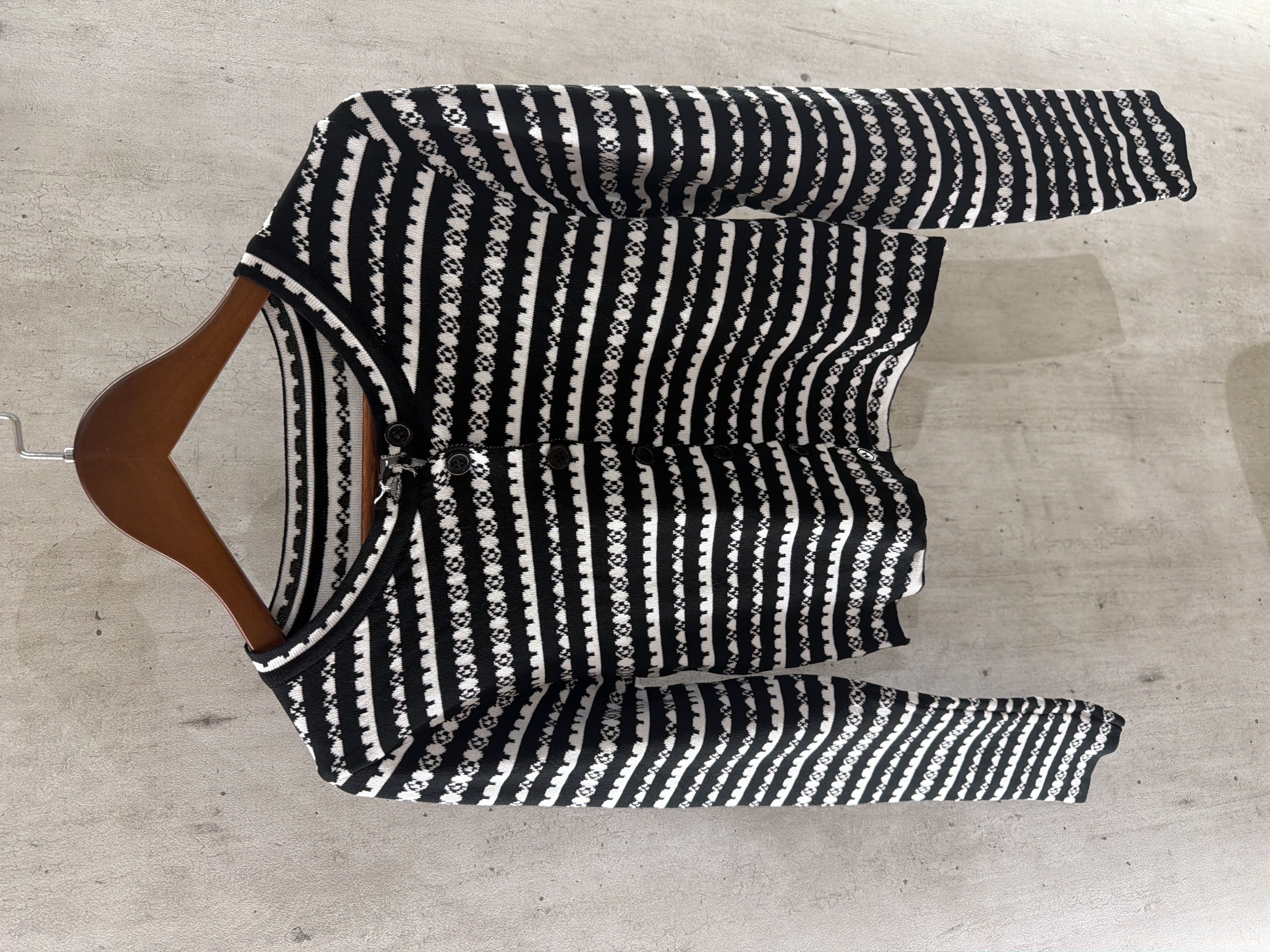 黑白條紋開襟衫上衣