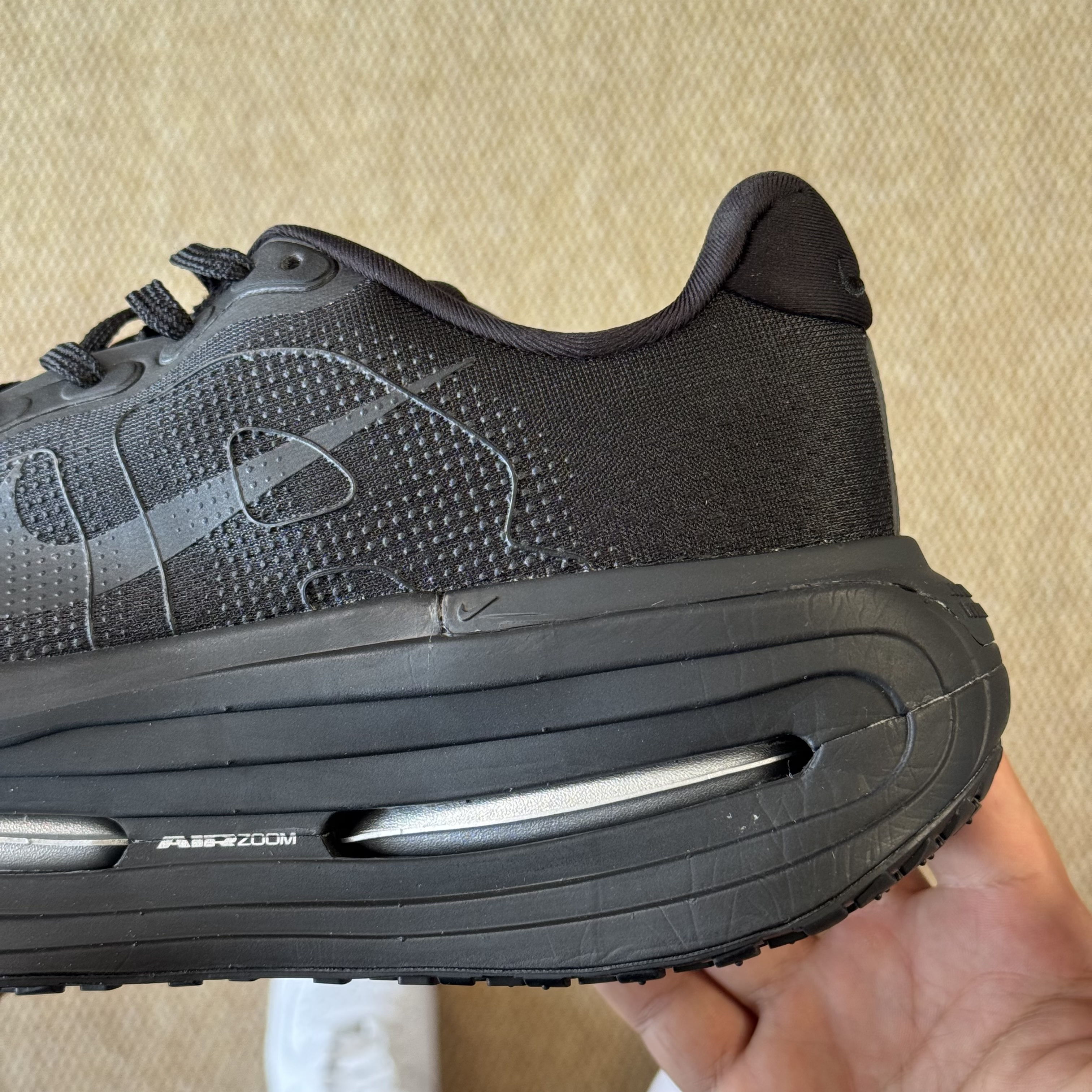 Nike Vomero Premium HQ2050-005