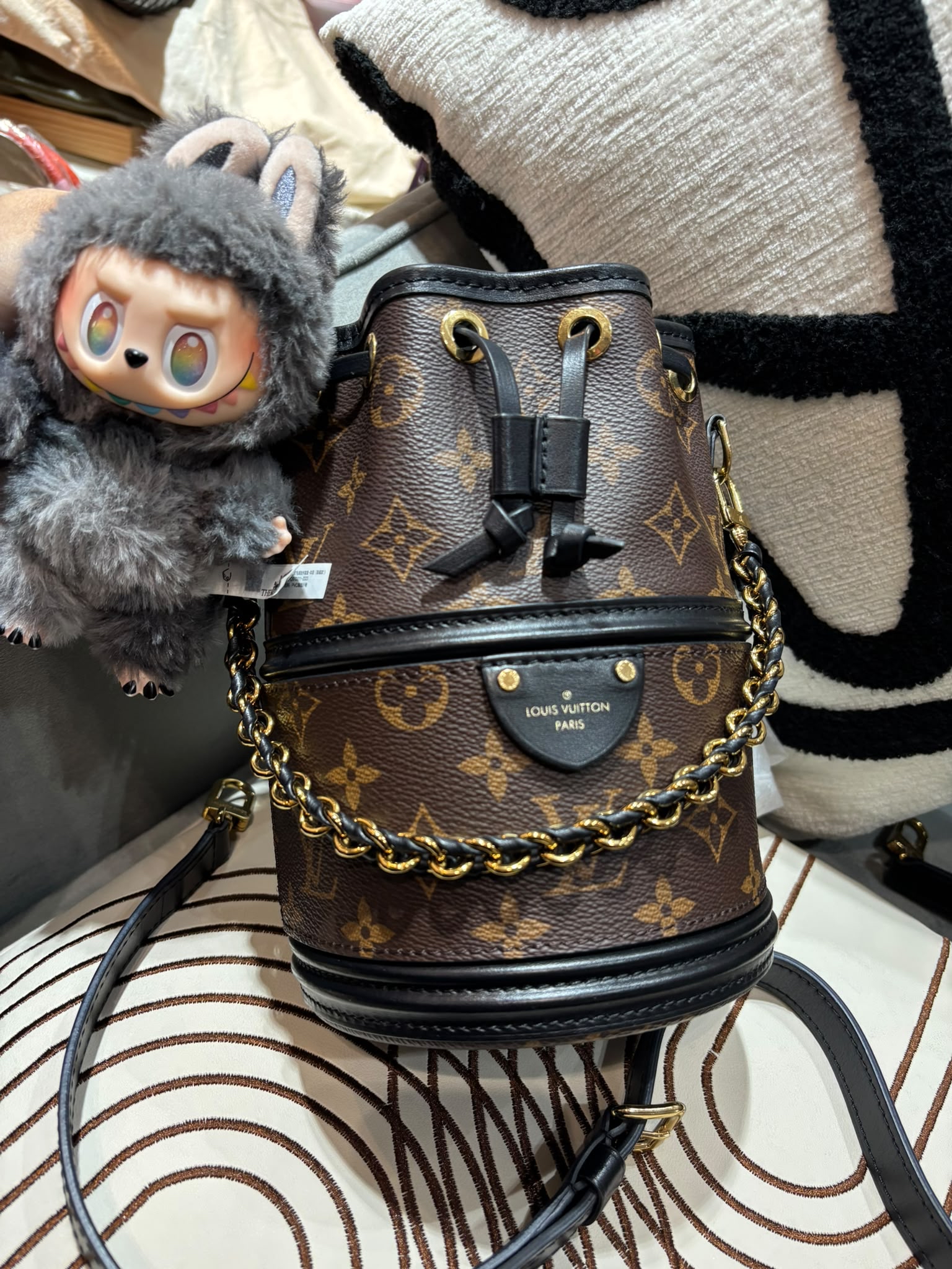 Lv canoe bucket bag M83480 Canoé 100%Authentic,92%new nfc✅dust bag