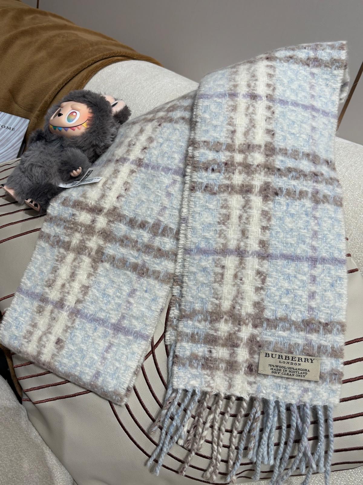 未使用品 Burberry兔毛加羊毛頸巾 100%Authentic, Unused 