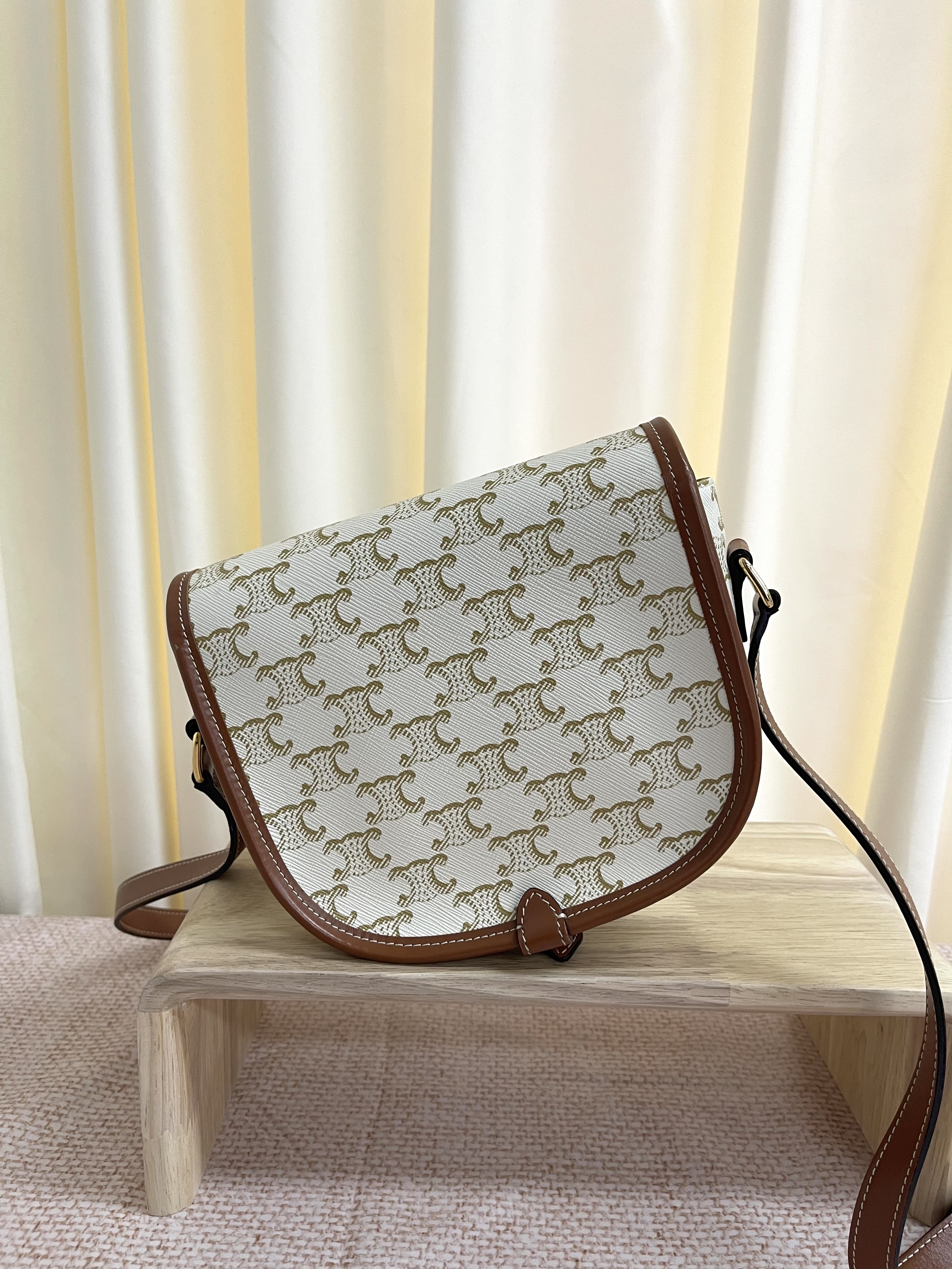 Pre-owned Celine Folco shoulder bag/ Product Code: 26020302