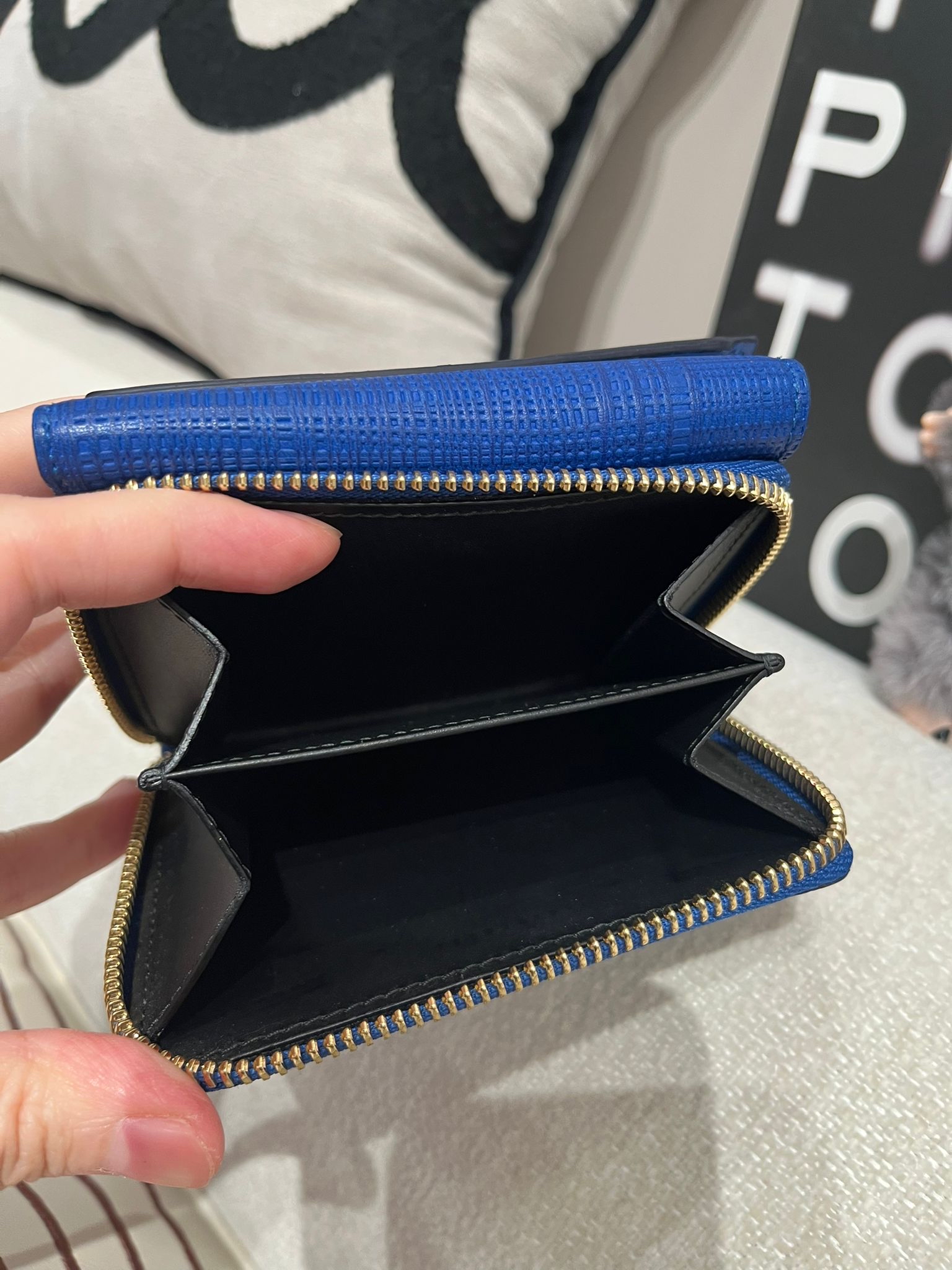 Loewe Folding Wallet 電光藍牛皮銀包100%Authentic,95%new 