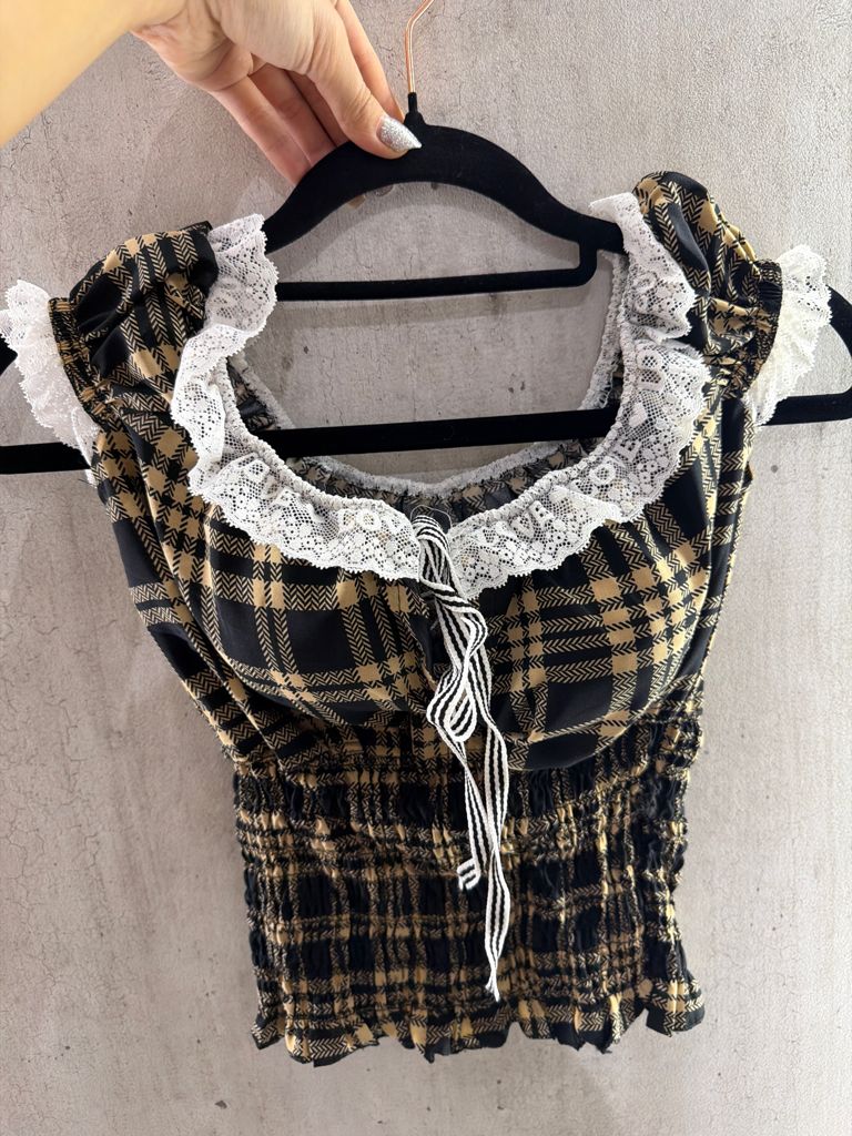 格子露肩荷葉上衣