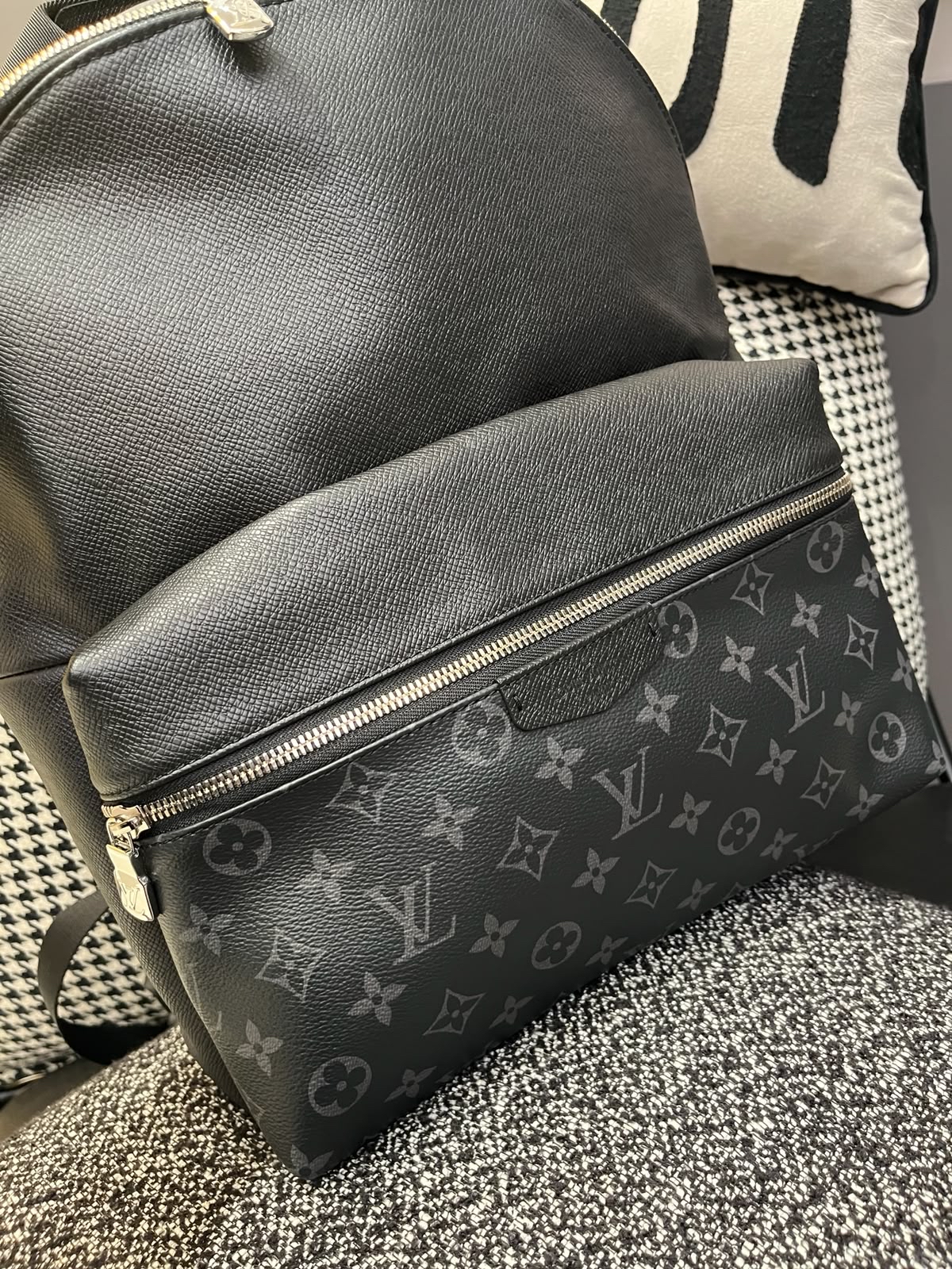 Lv Taigarama Discovery Backpack M31033 100%Authentic, 98%New ✅Dust bag