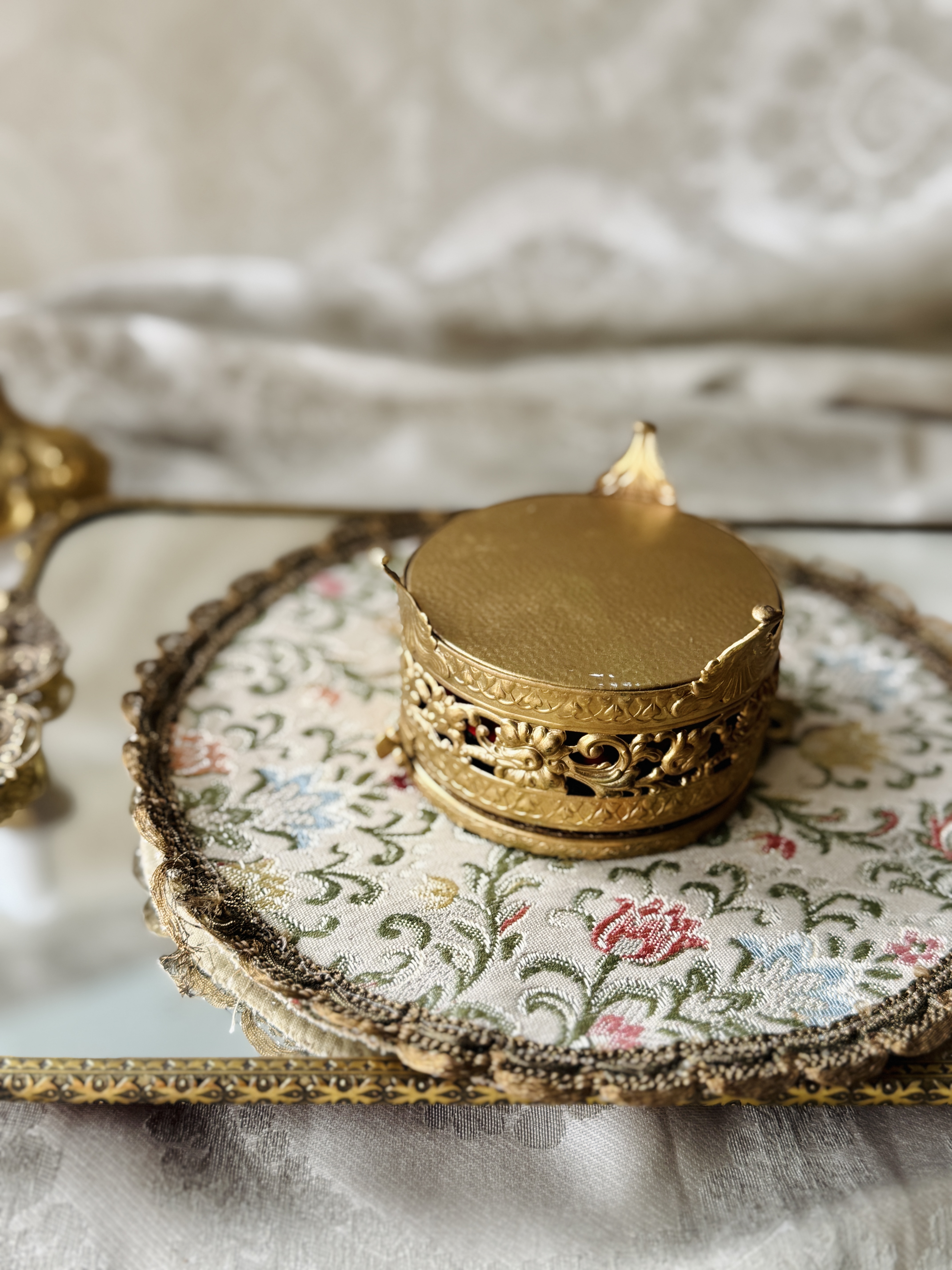 Vintage Mid-Century Round Ormolu Vanity Trinket Box - 8cm(MT2493)