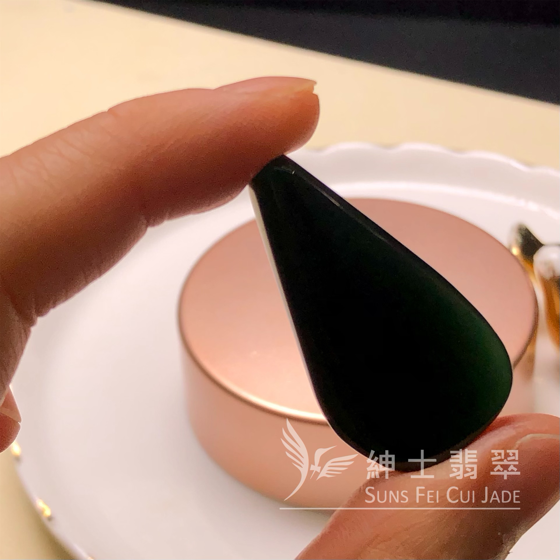 B08917 玻璃種墨翠隨形件