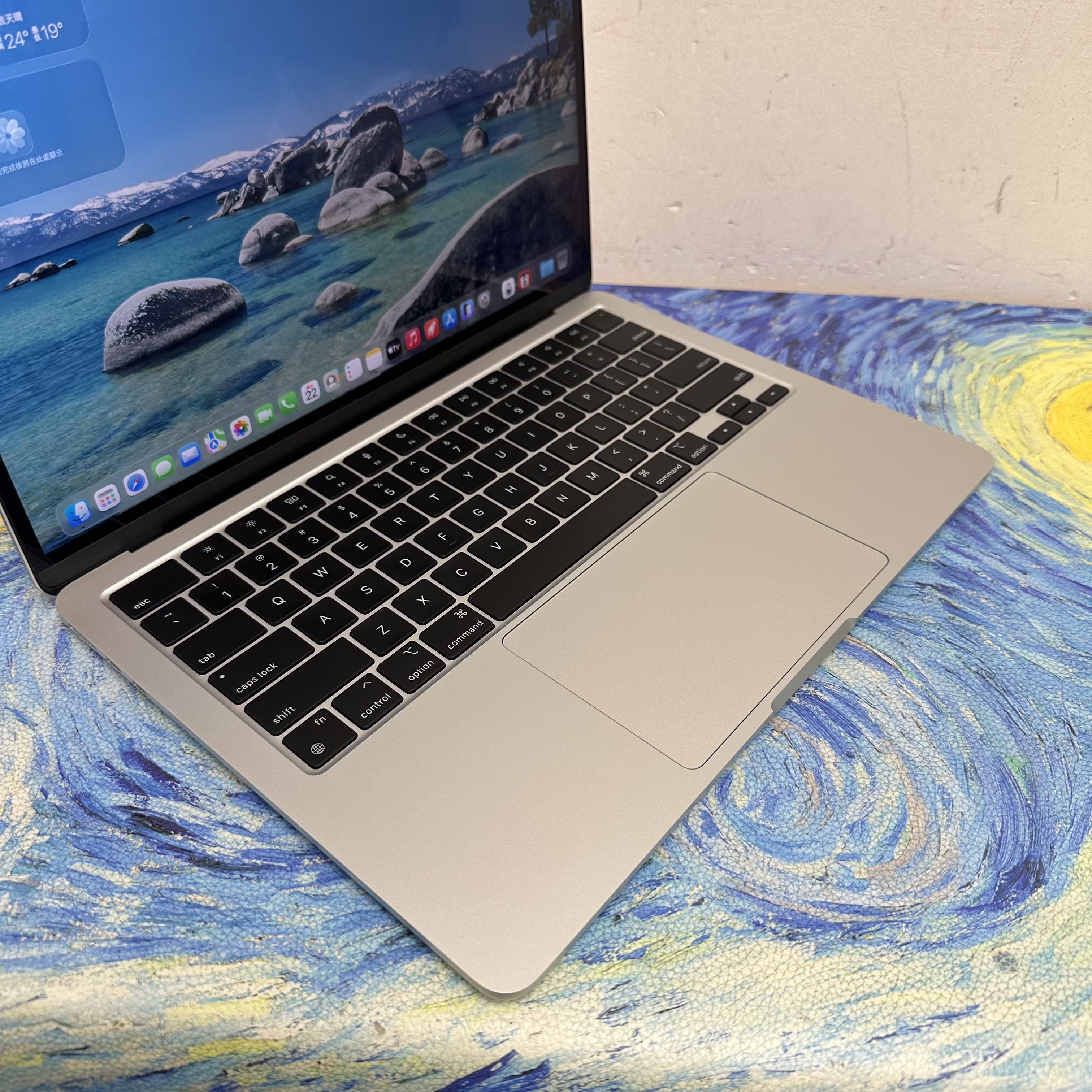 #5646 APPLE  MacBook Air M3 2023 M3 CPU/8GB Ram/256GB SSD/8核心GPU/Liquid Retina Mon/13.6吋/星光色/Gaming Laptop / Notebook / Apple Care+ / 文書機 /
