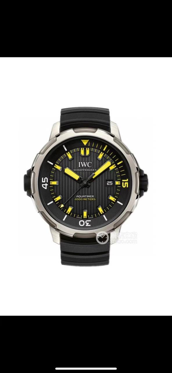 最新款上即将来袭，海洋王者不止水鬼，深海之星万国海洋时计2000自动腕表——只为男人制表！ 专为潜水员及潜水爱好者打造顶级潜水仪器，即使是对于极端的水下作业也不在话下，表壳直径46mm，以钛金属打造。腕表采用一枚造型精美的穹形蓝宝石水晶玻璃表镜，富有机械感的齿轮形表冠，黑色橡胶表带！机芯采用亚洲超级稳定的Aisa2824全自动机芯，3点简洁的日历窗口，表底深海潜水员的经典潜水头盔，一款适合生活悠闲及夏天潜水游泳的最佳选择🔥