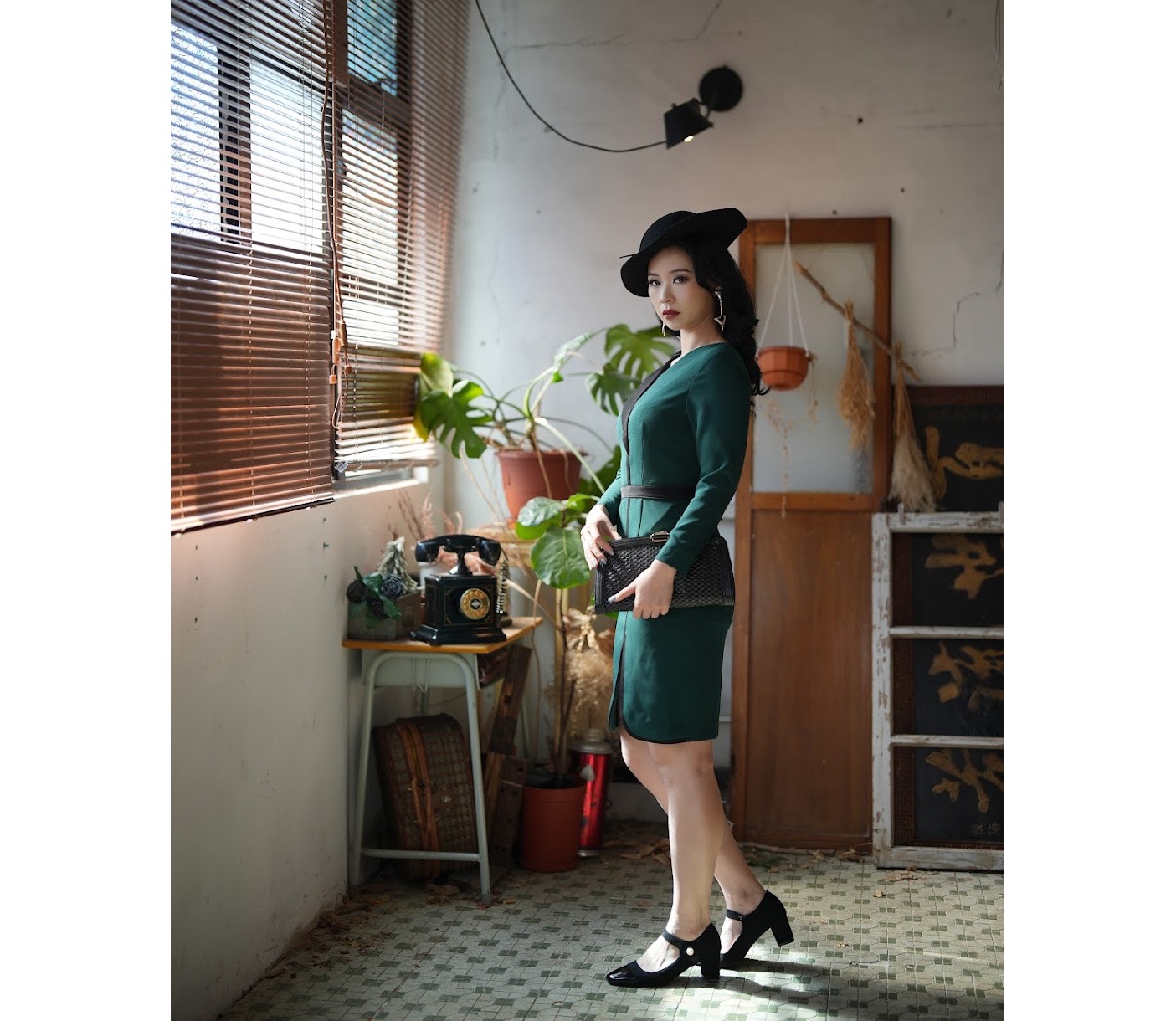  (Ready Made) 1950s Inspired Two-Tone Linear Highlight Wiggle Dress - Green x Black (FM201)