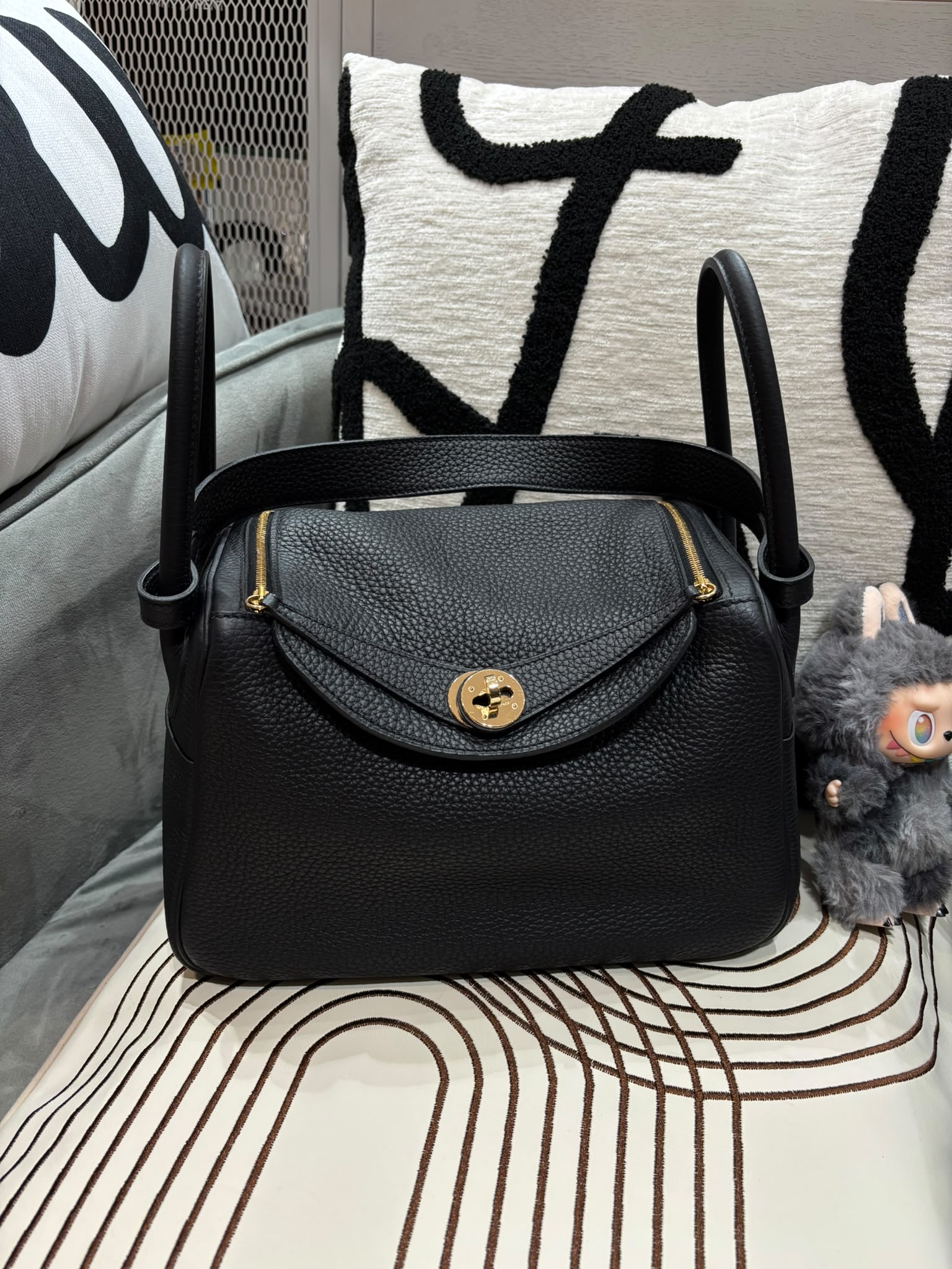 Hermes Lindy 26 Stamp X 黑色牛皮淺金扣  100%Authentic, 95%New ✅Dust bag