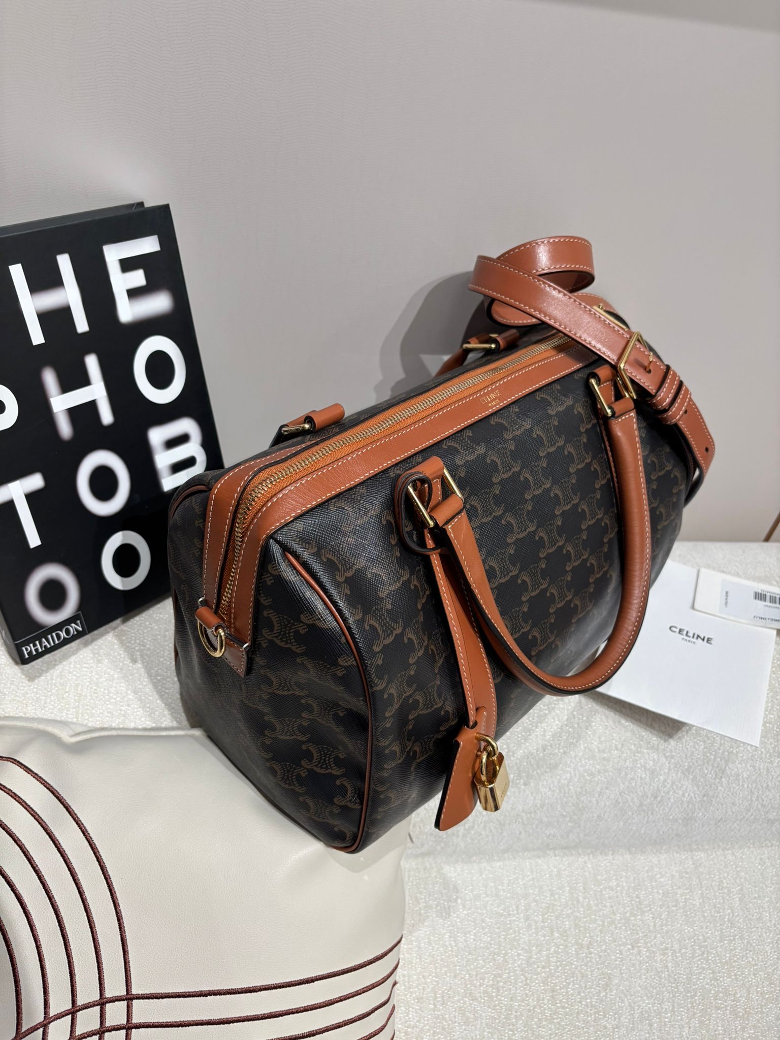 Celine Medium Boston Bag 100%Authentic, 98%New ✅收據✅Key Lock✅Dust bag