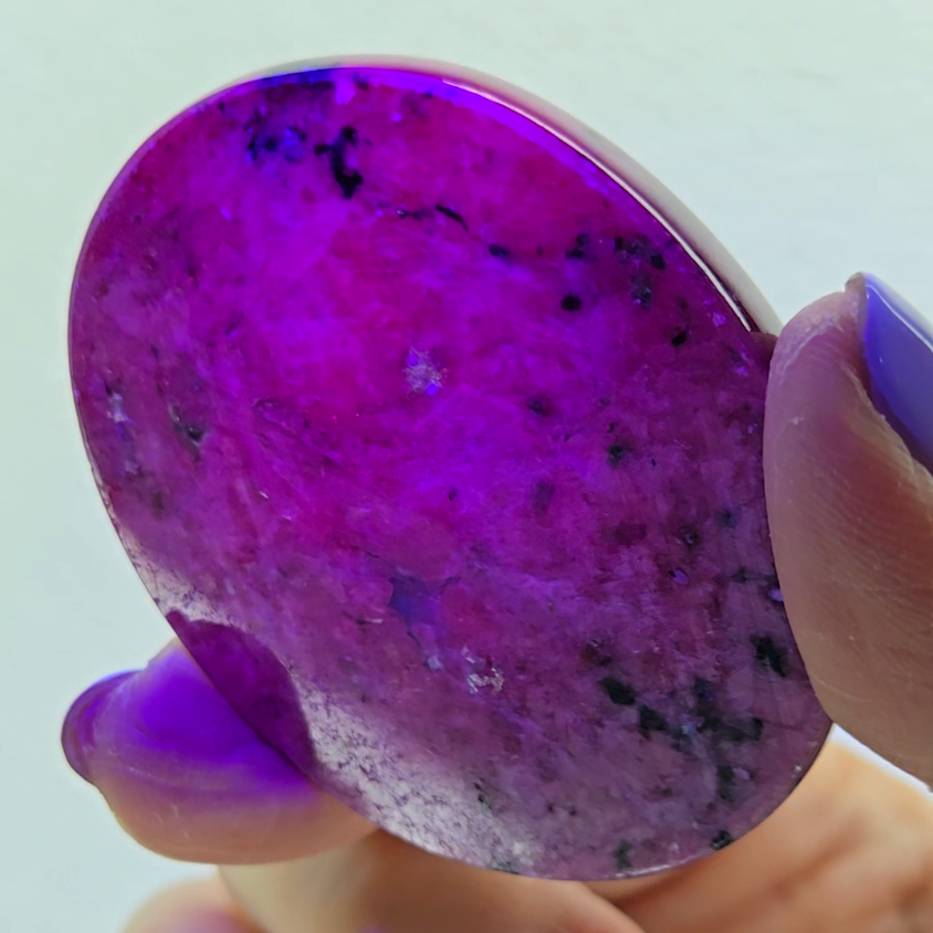 Ruby with intense flash, prismatic patterns, strong UV - RBY6