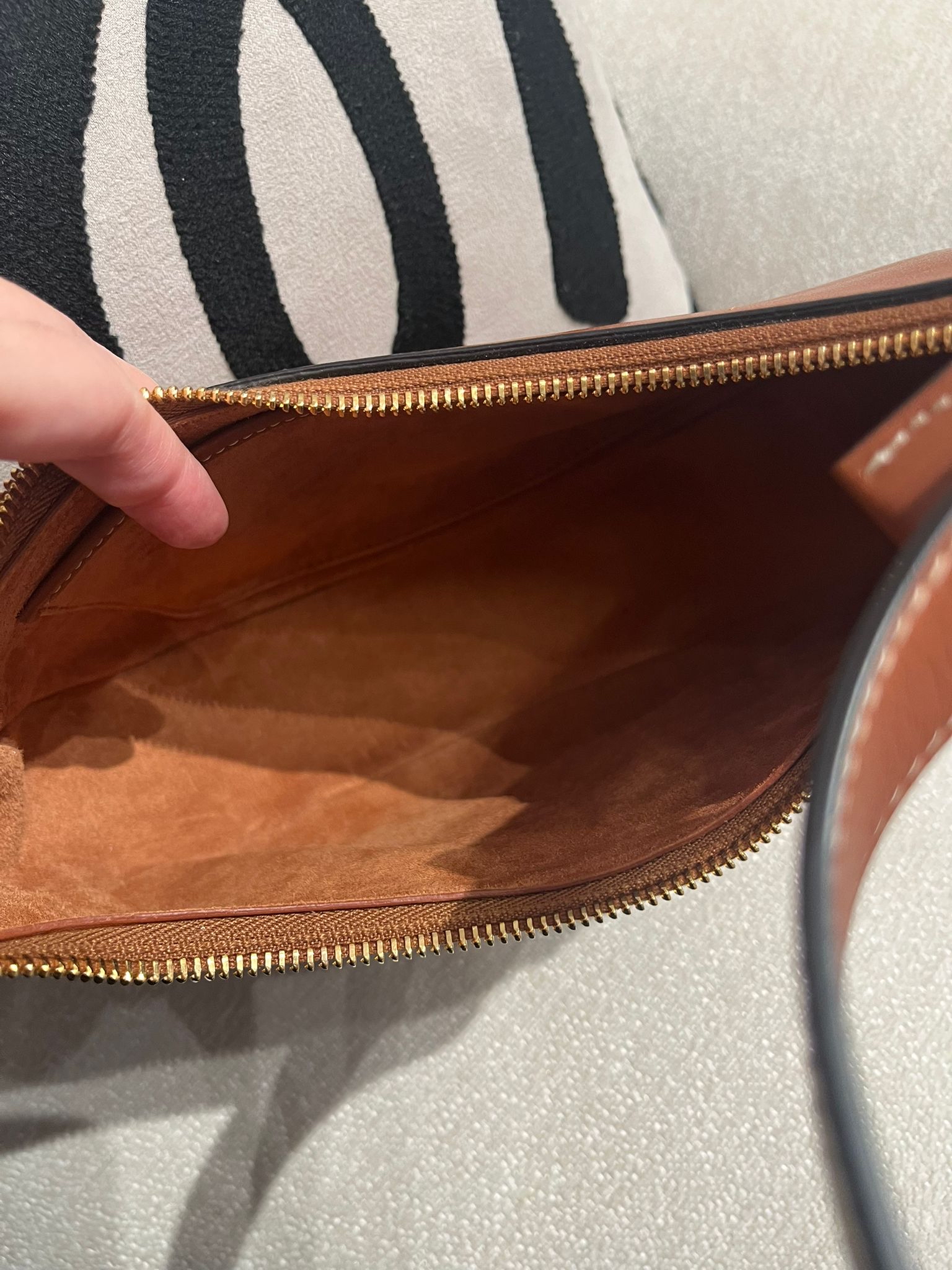 Celine Ava hobo calfskin 凱旋門logo 100%Authentic ,98%new✅dust bag