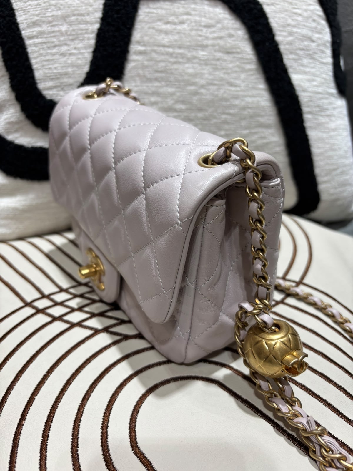 Chanel mini flap with pearl crush 金球方胖子 100%Authentic,98%new ✅晶片✅收據✅dust bag✅box