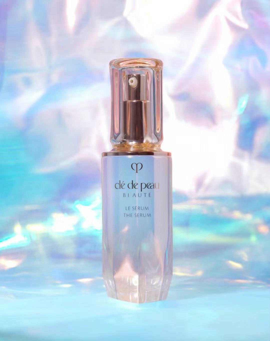 CPB肌膚之鑰鑽光50ml （duty free版） (日本版） 也就是著名的手榴彈精華，震驚的肌底精華來啦！！這瓶CPB超導鏡射瓶可修復肌膚還可防禦外界刺激！不愧是CPB王牌精華〜吸收能力真的很贊👍🏻