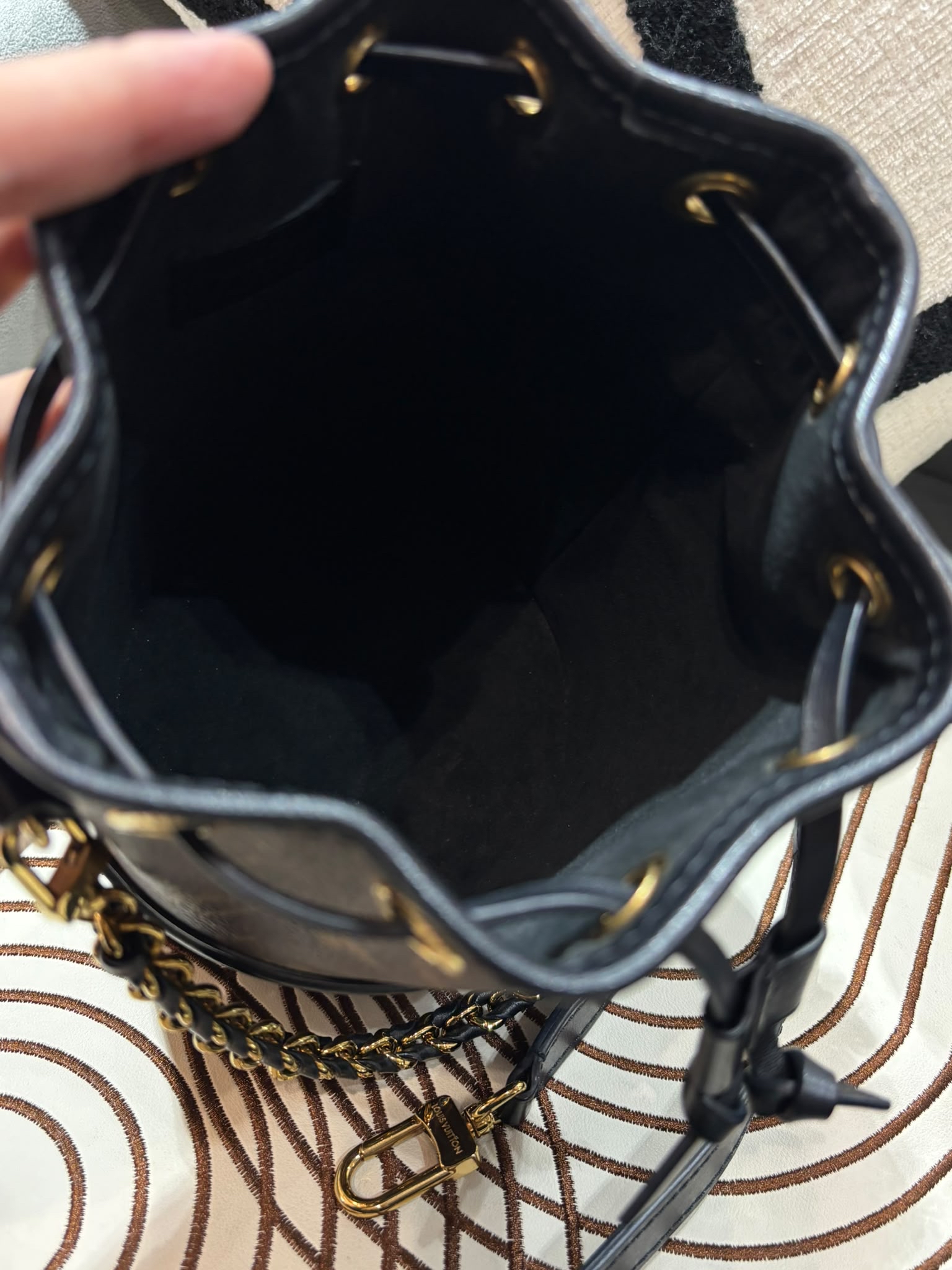 Lv canoe bucket bag M83480 Canoé 100%Authentic,92%new nfc✅dust bag