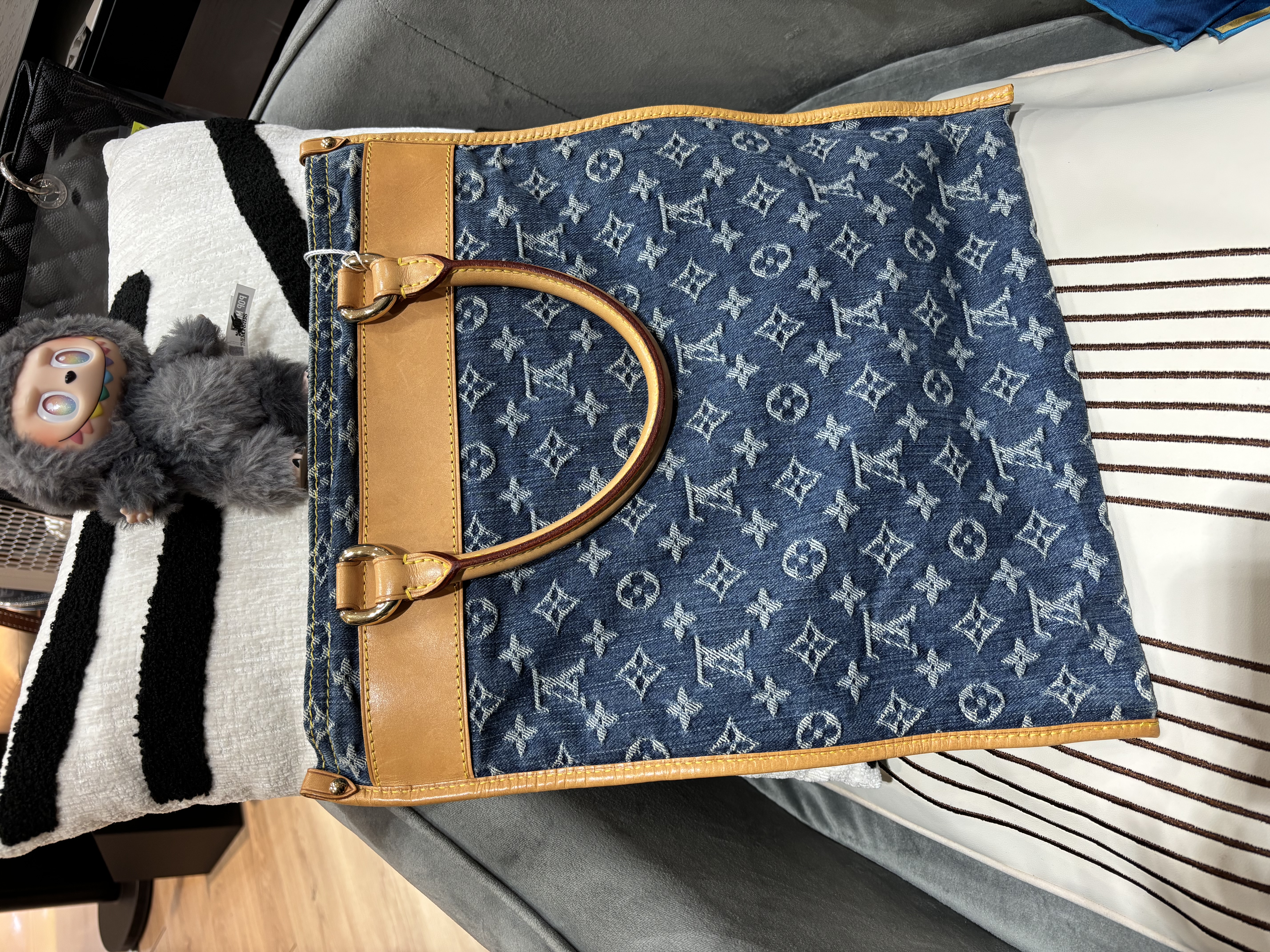 Lv Denim Monogram Flat Shopper 限量版牛仔 M95018 100%Authentic, 95%New ✅Dust bag