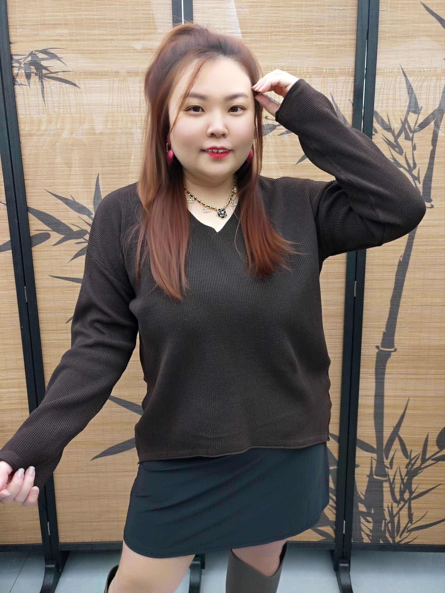 DDF07 2304 V领针织长袖单色上衣