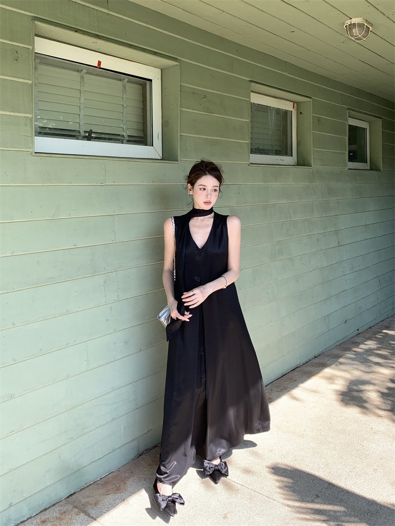 1789 "Black Swan Dress"黑天鹅清冷飘带裙