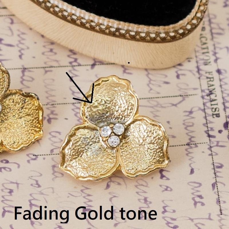 Vintage Three Petals Golden Flower Head Clip Earrings from Canada (MT1287)