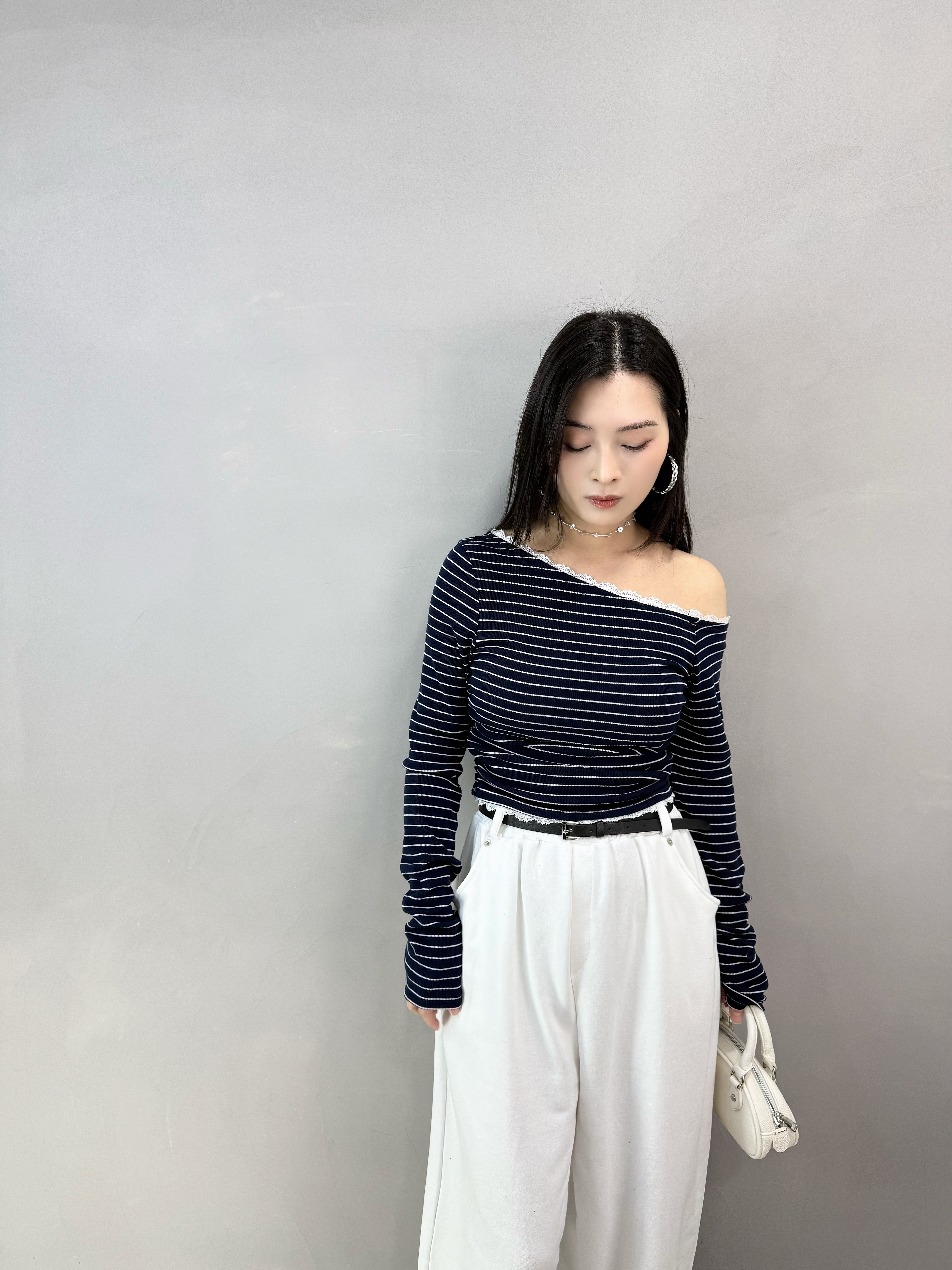 I80 Lace邊橫間露膊Tee