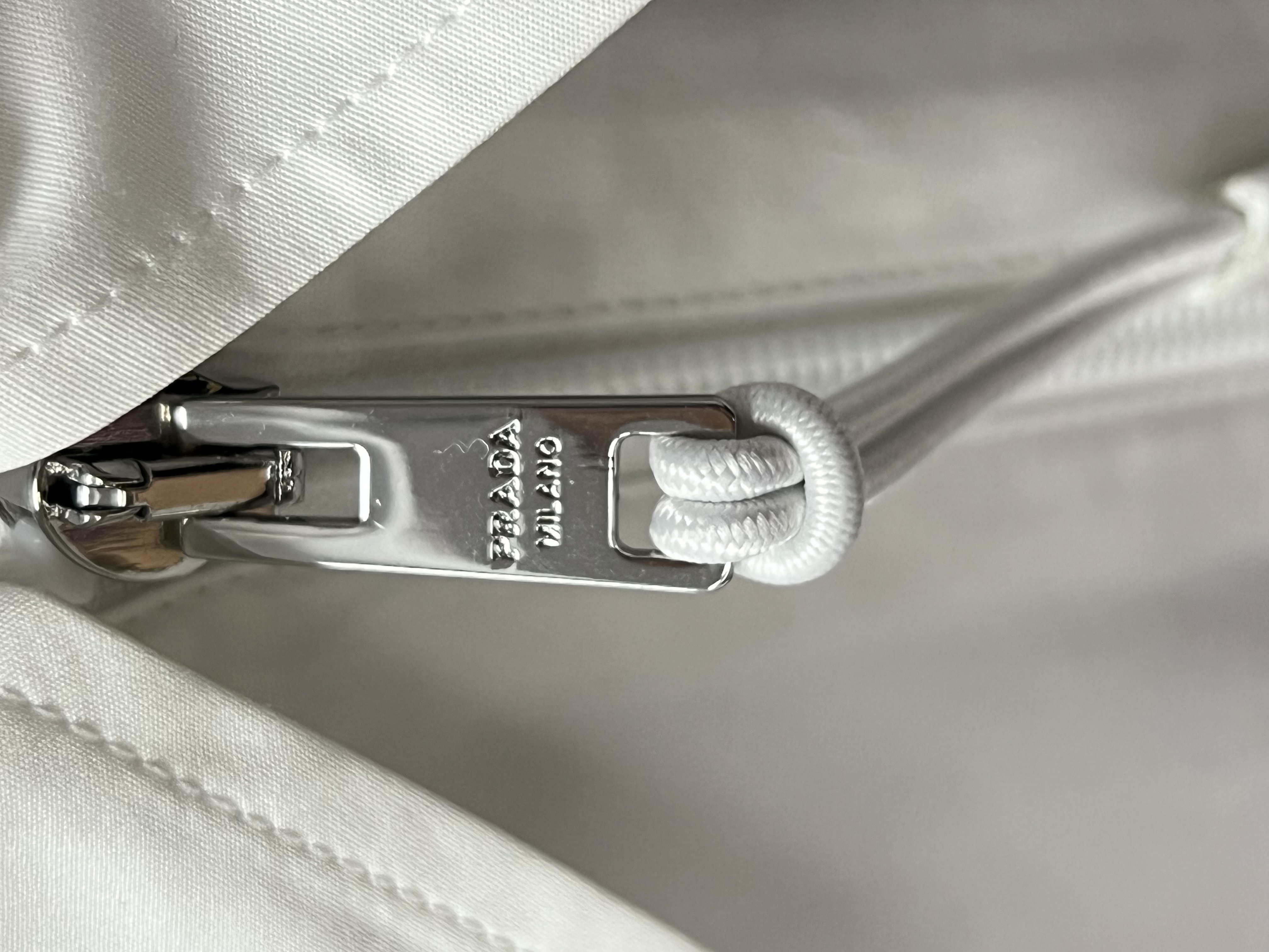 Unused Item PRADA Zip-Up Poplin Shirt / Product Code: 26051019