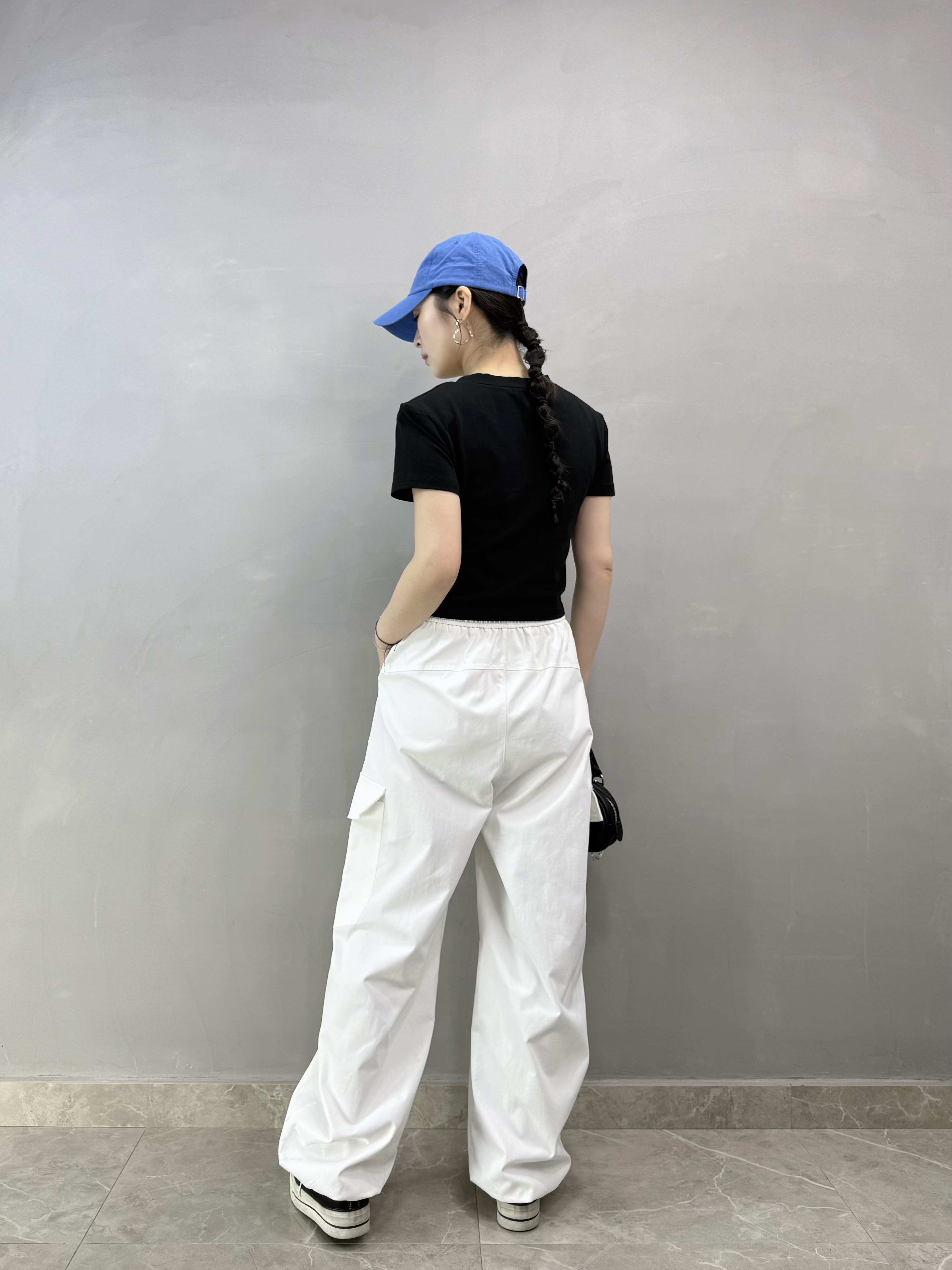 R70 V領淨色短Tee