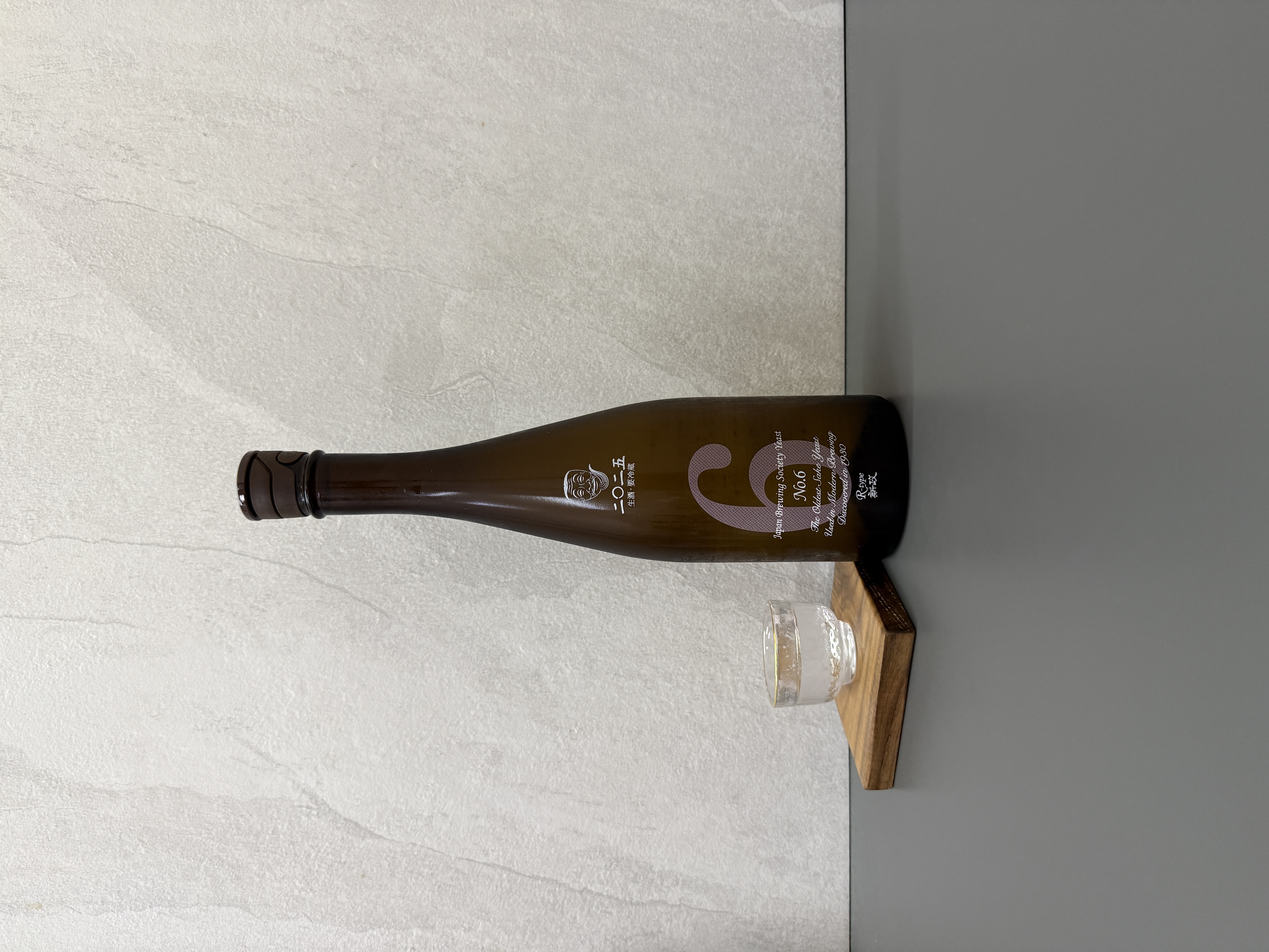 新政 No. 6 R-type 2025-2026 Seasonal Theme Q.E.D. 720ml