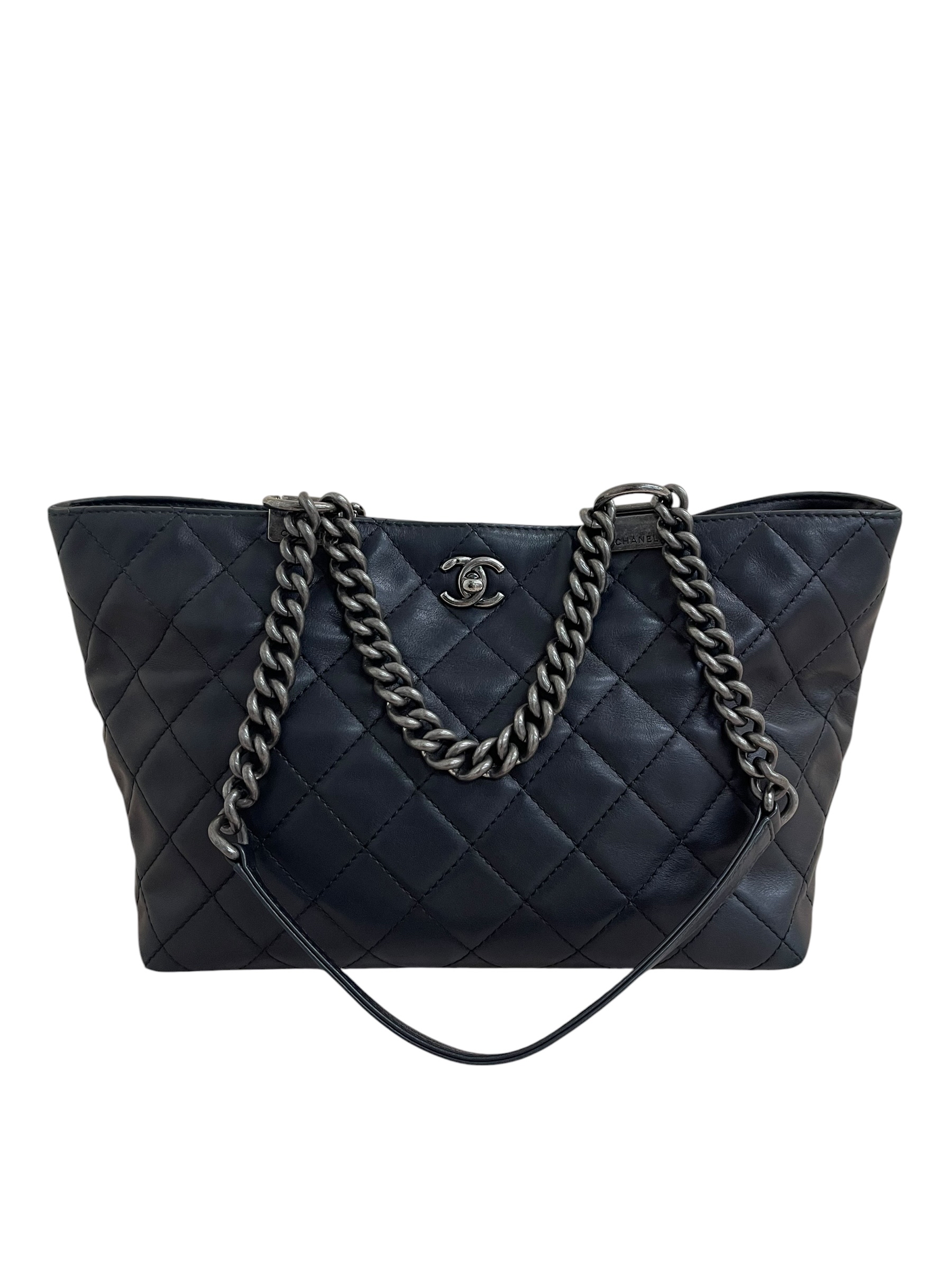 Pre-owned Chanel Shopping in Chains / Product Code: 062908