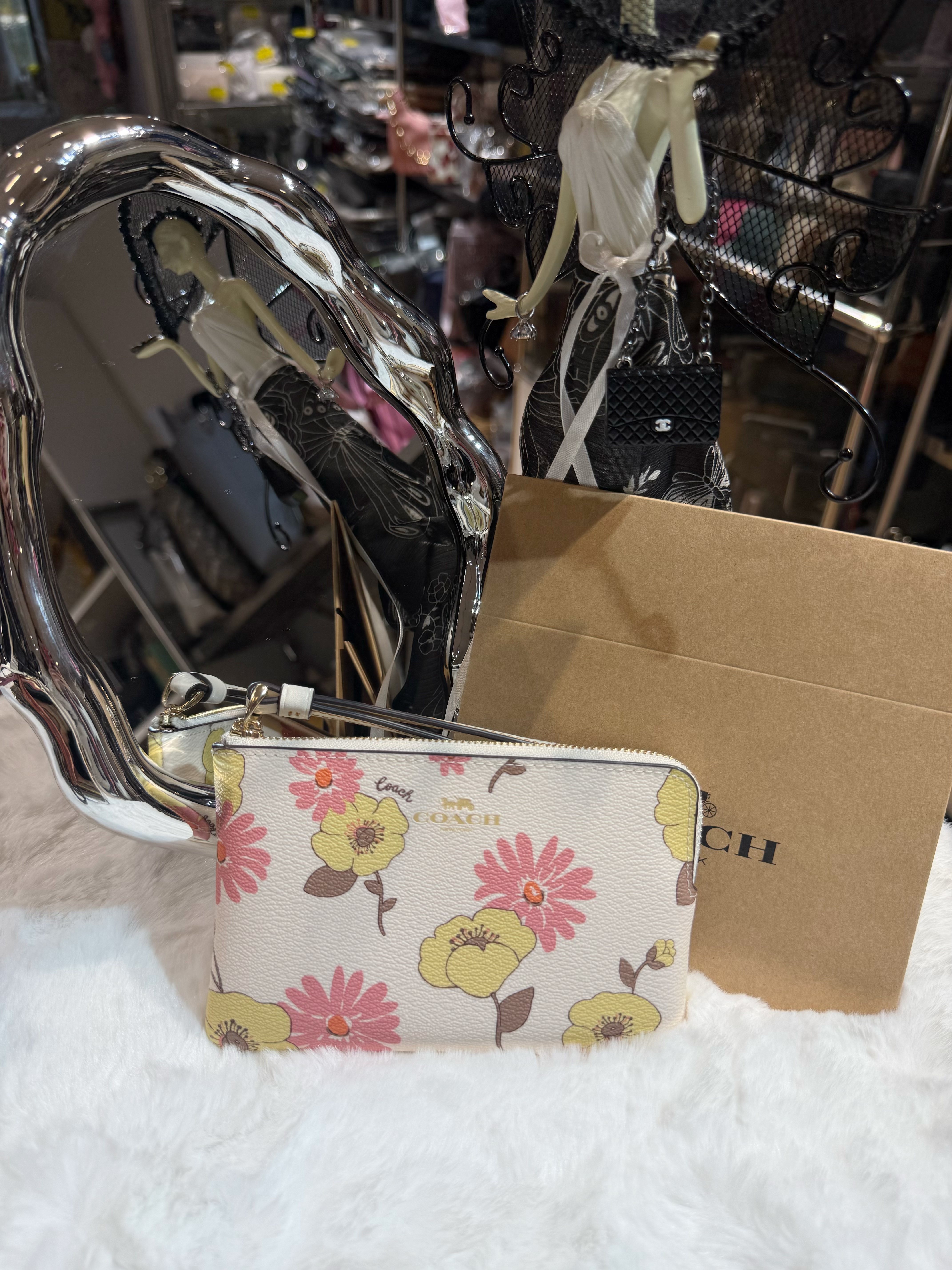 Coach wristlet Lfloral/W