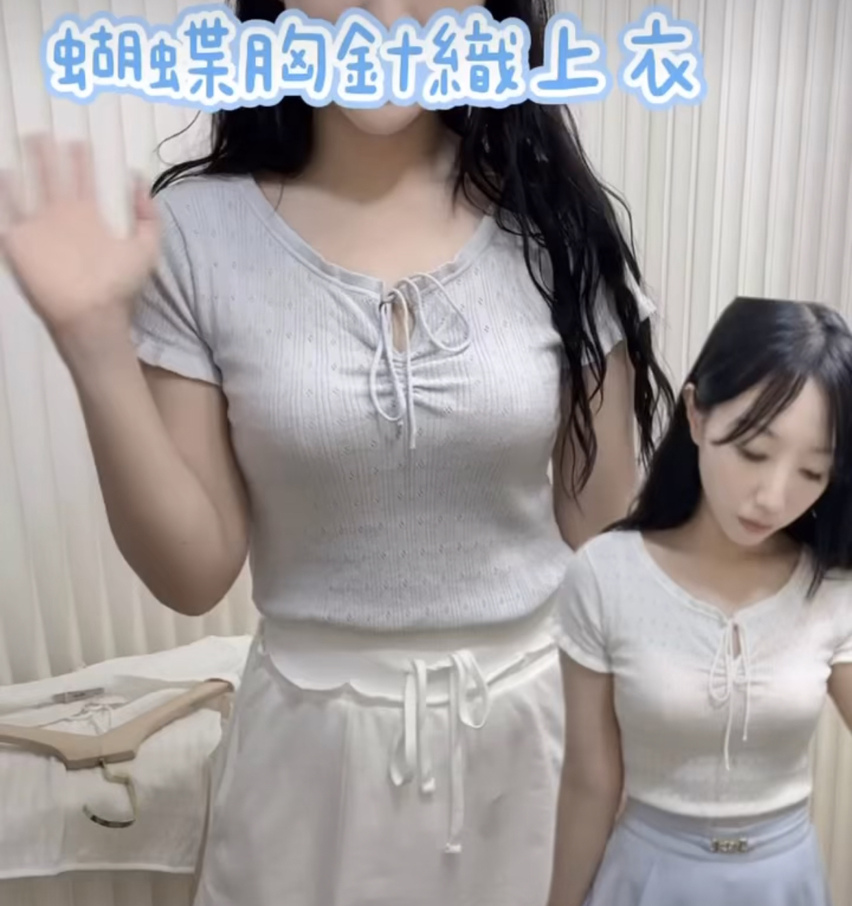 蝴蝶胸針織上衣