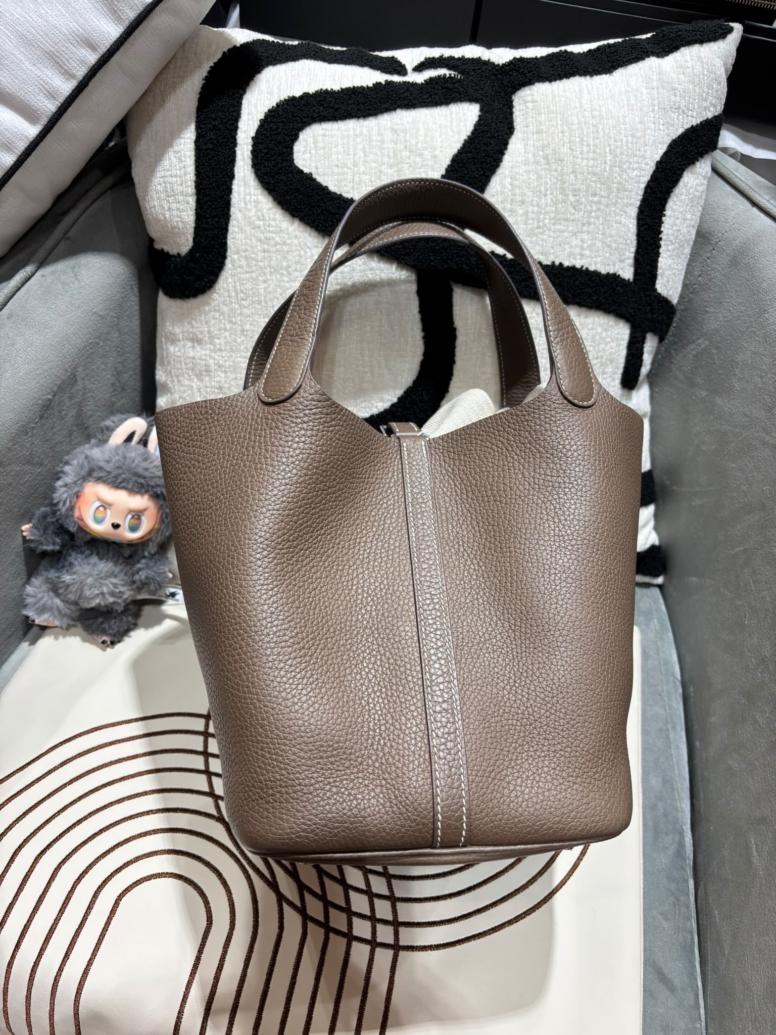 Hermes Picotin 22 Stamp Y Etoupe 100%Authentic, 95%New ✅Key Lock ✅Dust bag