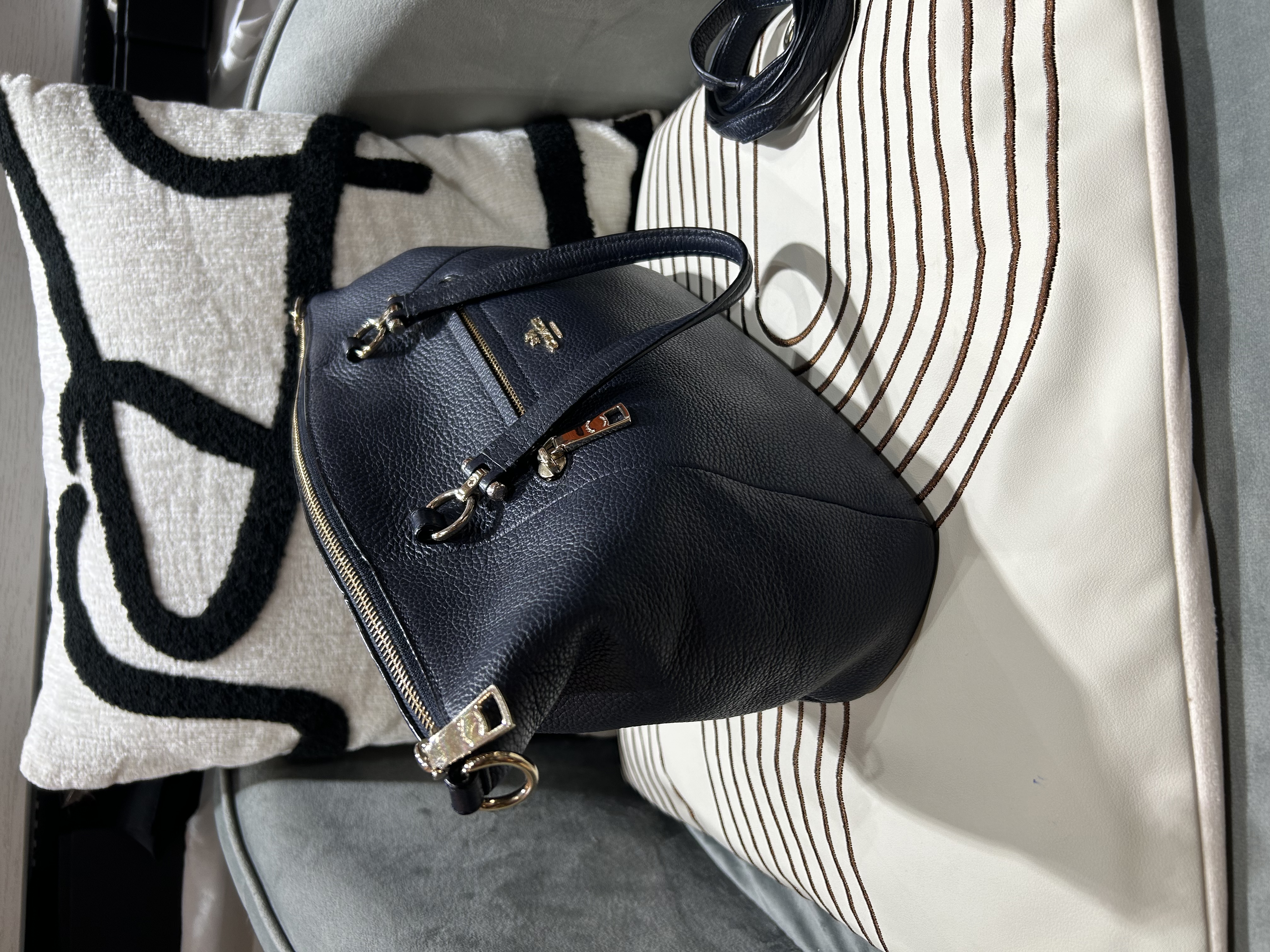 Coach 2 way tote bag Calfskin 100%Authentic, 95%New