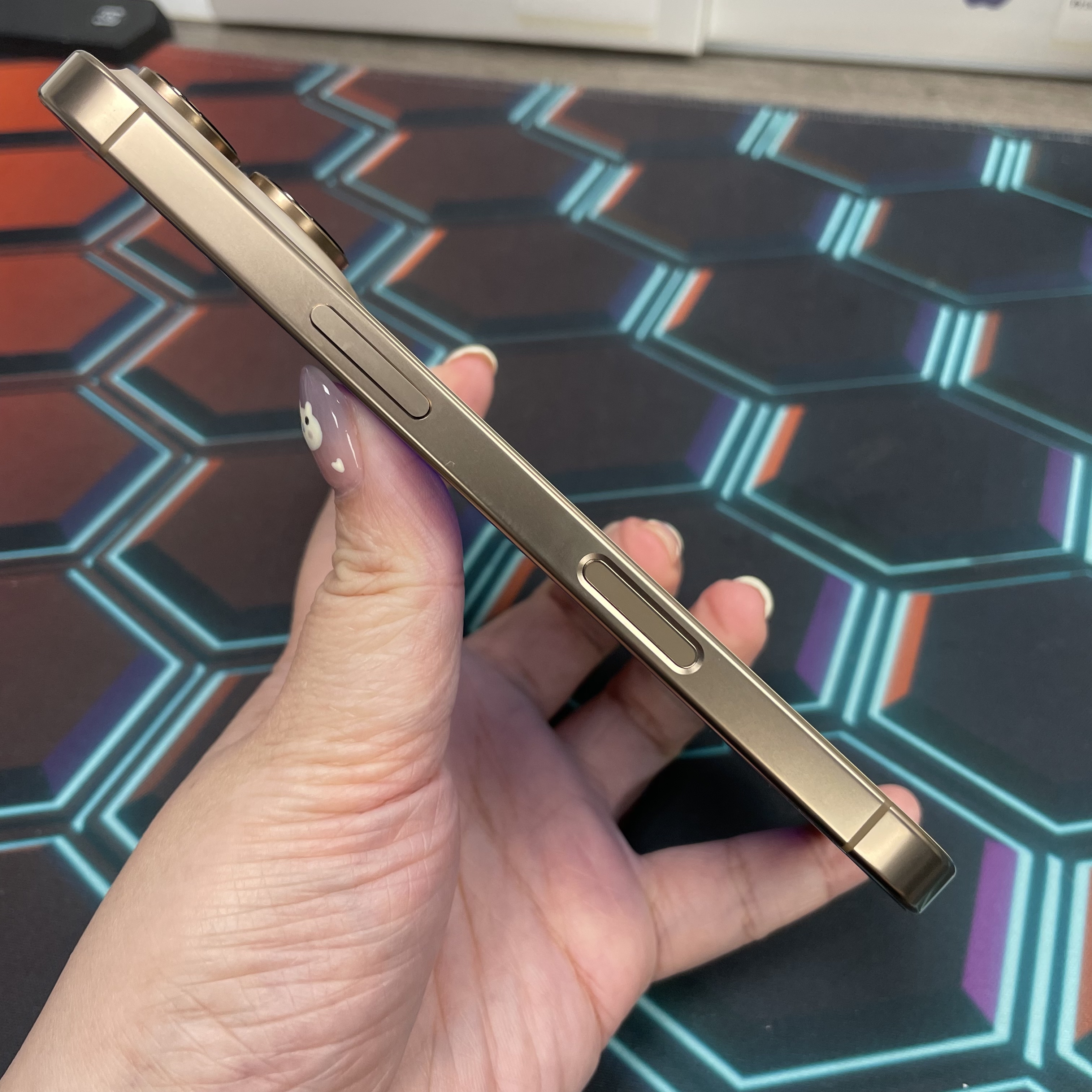 *6752 16 Pro 超靚機 256GB 電89 沙色 gold