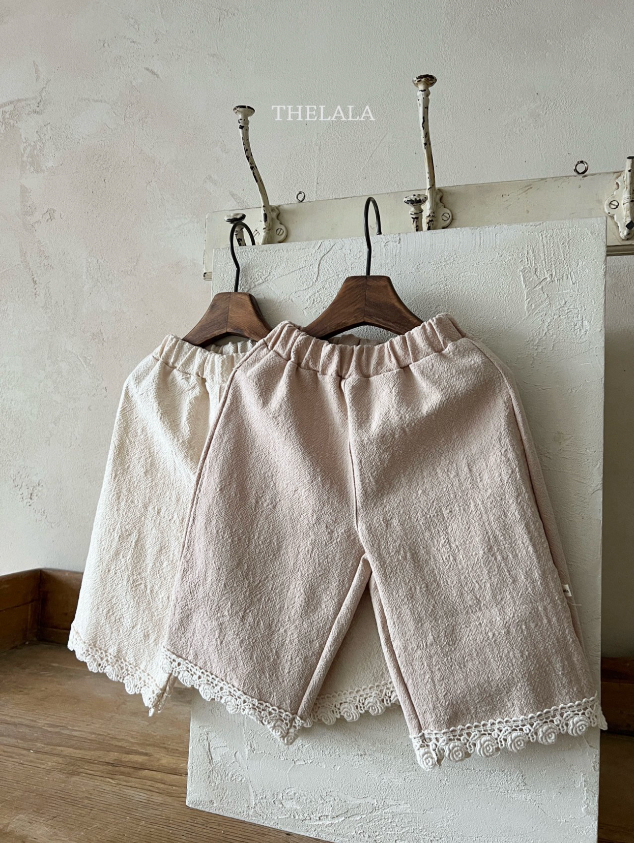 🌸預訂 韓國直送🌸🇰🇷THELALA兩色玫瑰蕾絲花邊闊腳褲