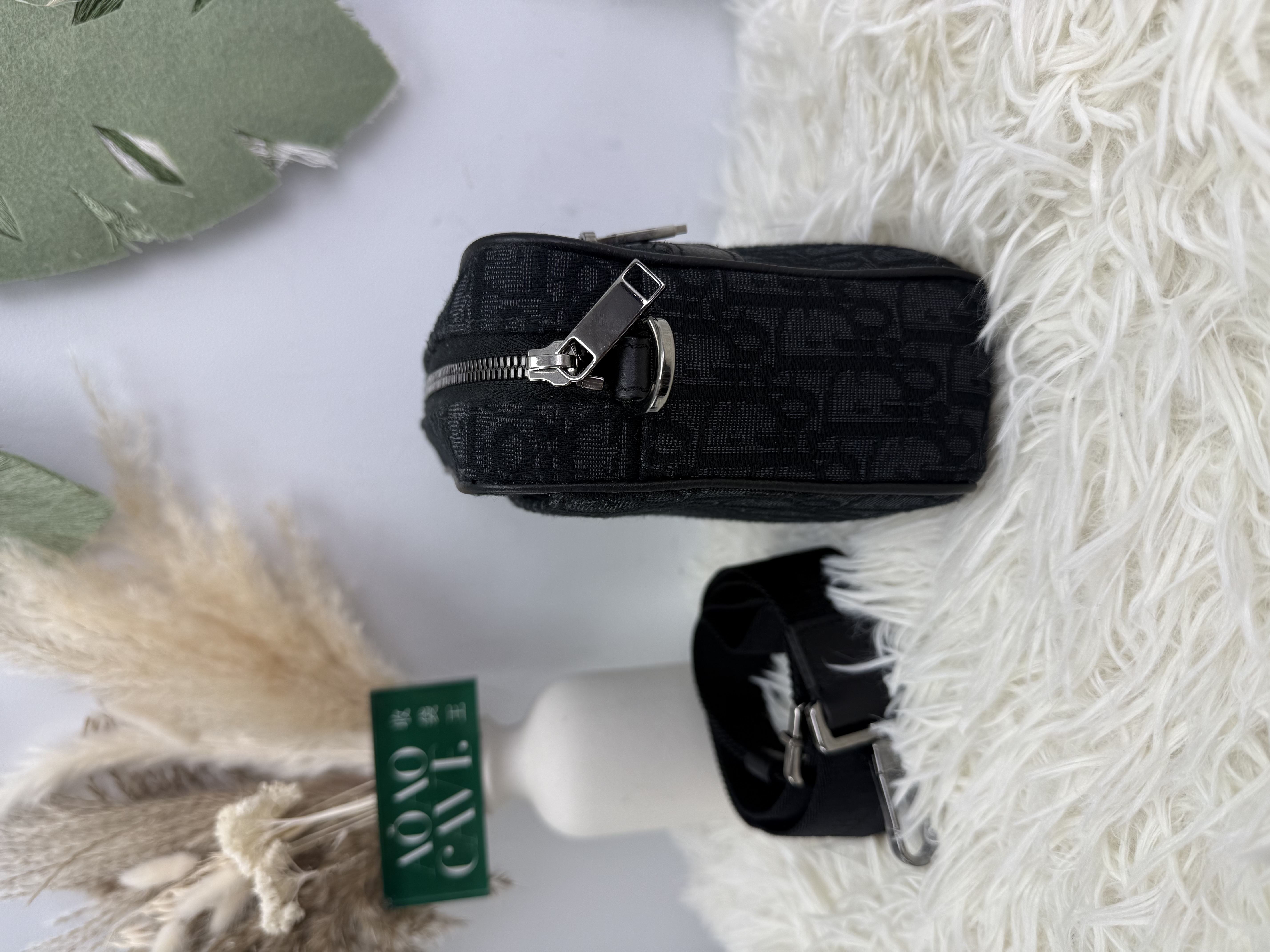 Dior 🖤黑色 粒面牛皮革 刺繡老花滿印相機包  2025專門店單 全套 👜