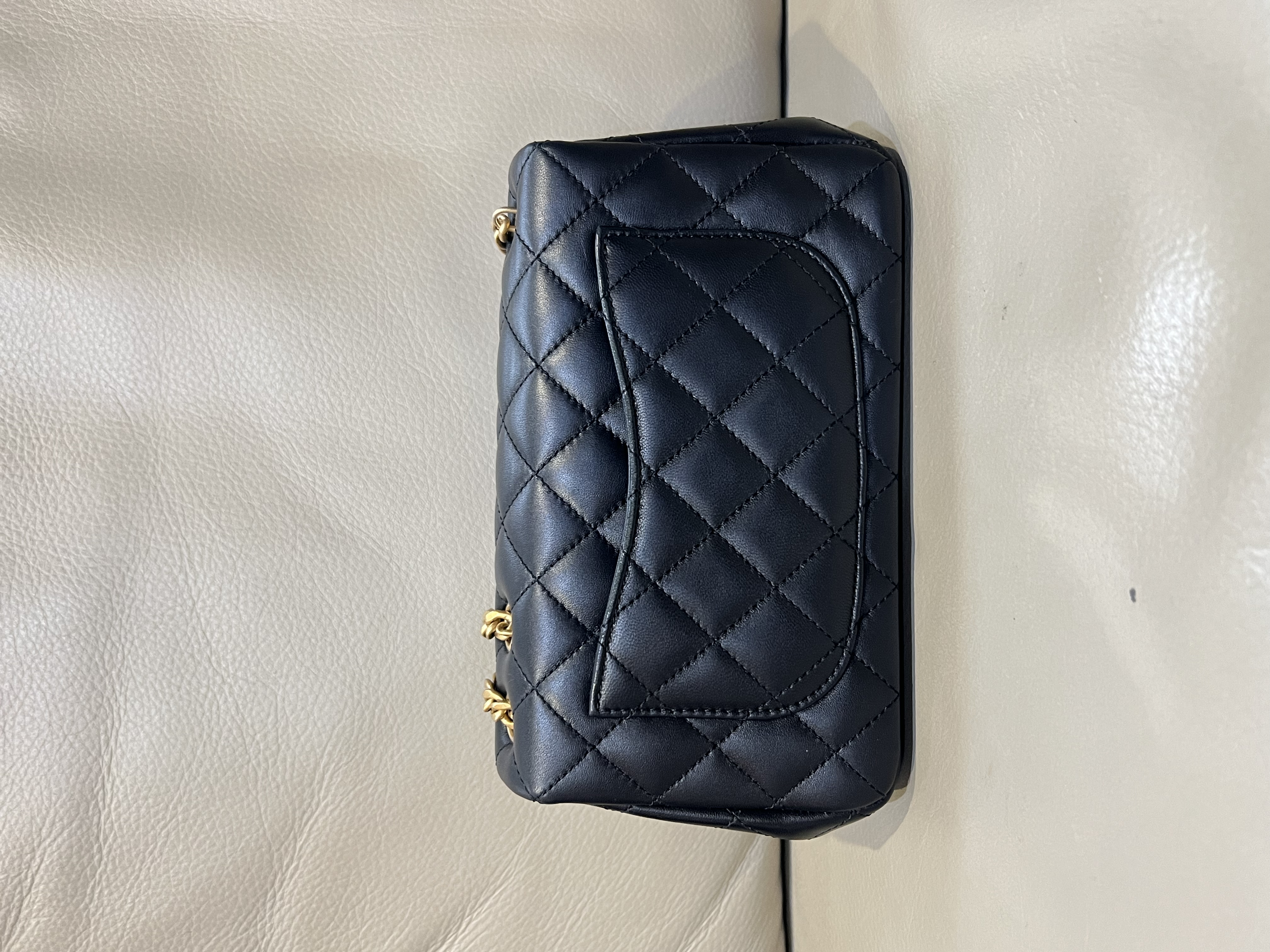 Pre-Owned CHANEL Small Flap Bag / Product Code: 26040521
