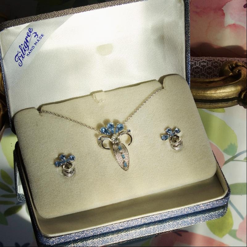 C.a. 1950s Handmade Filigree Rhodium Plated Aqua Rhinestone Jewelry Set in Original Box - Cocktail necklace and Earrings (MT1435)